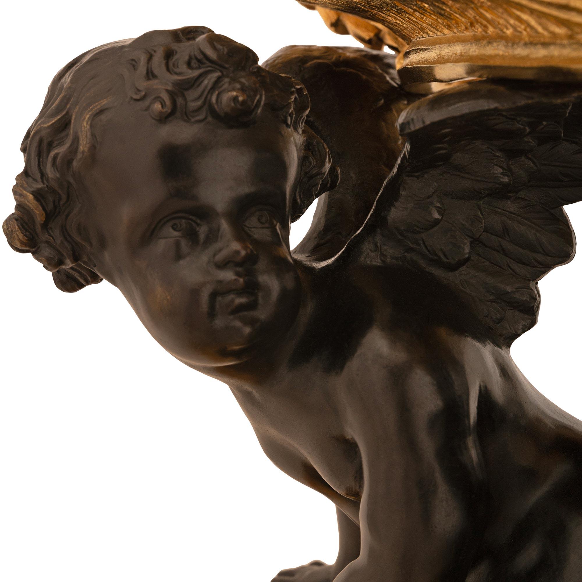 Französisch Mitte 19. Jahrhundert Louis XVI St. Ormolu und patiniert Bronze Tafelaufsatz im Angebot 4