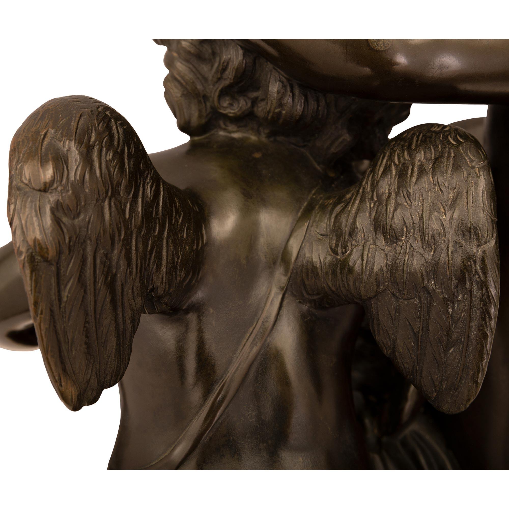 Estatua francesa de mediados del siglo XIX de San Luis XVI de bronce patinado, ormolu y mármol en venta 2