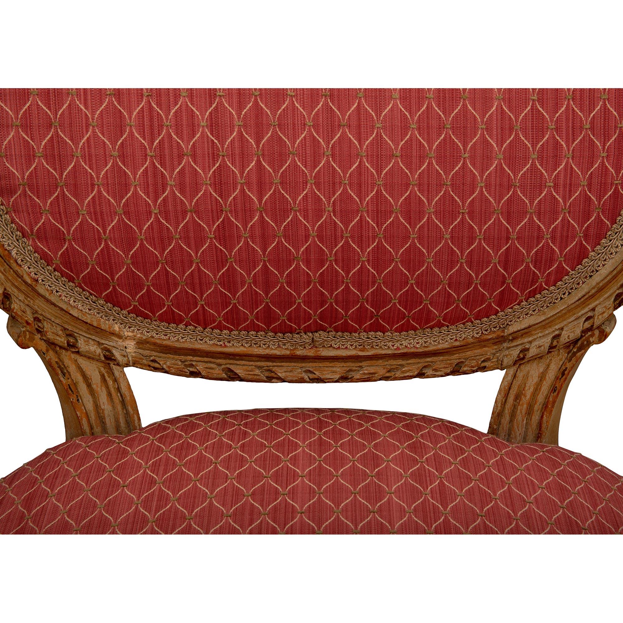 Chaise d'enfant Louis XVI en bois patiné du milieu du XIXe siècle, France en vente 1