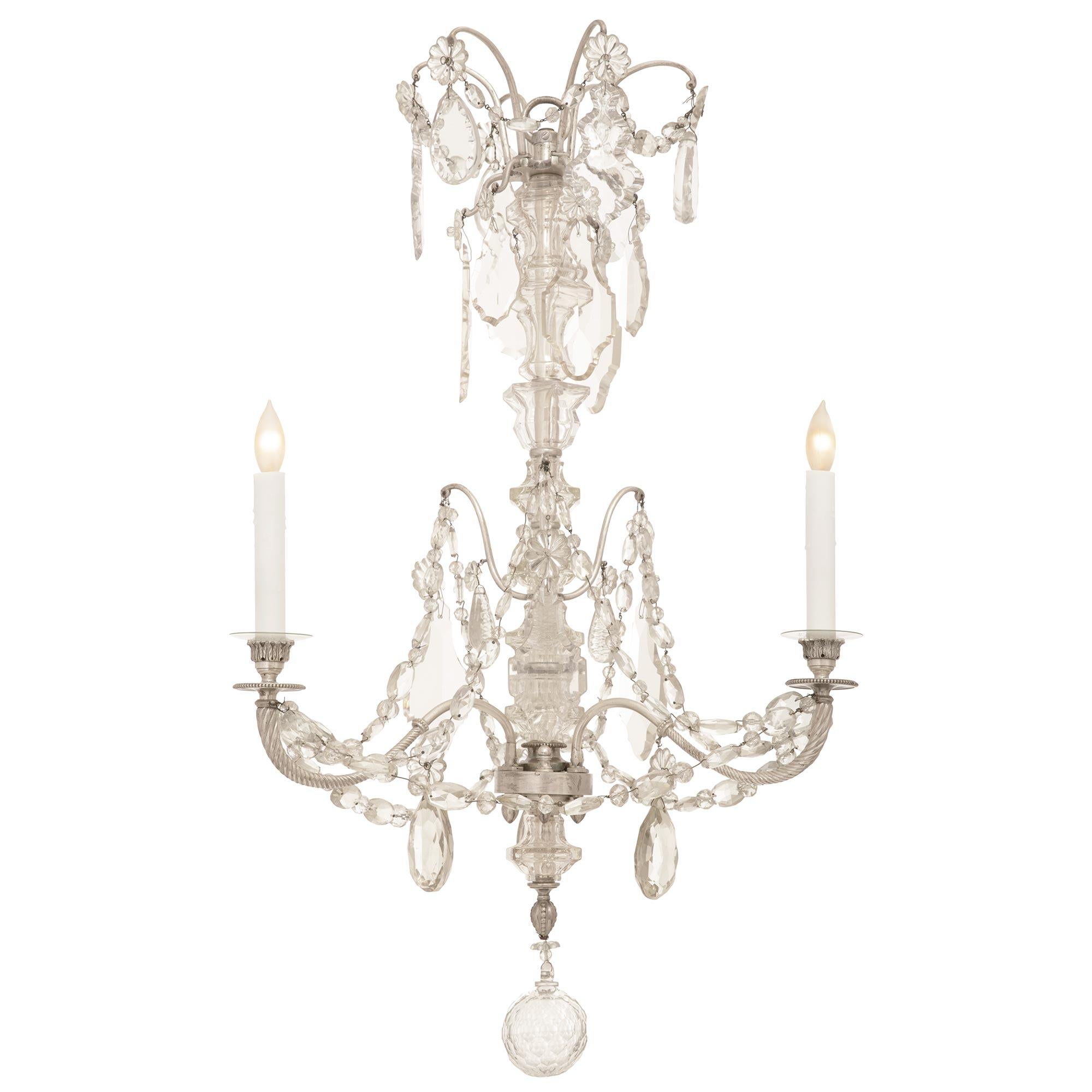 Argentato Francese del XIX secolo. Lampadario in bronzo argentato e cristallo di Baccarat Luigi XVI secolo in vendita