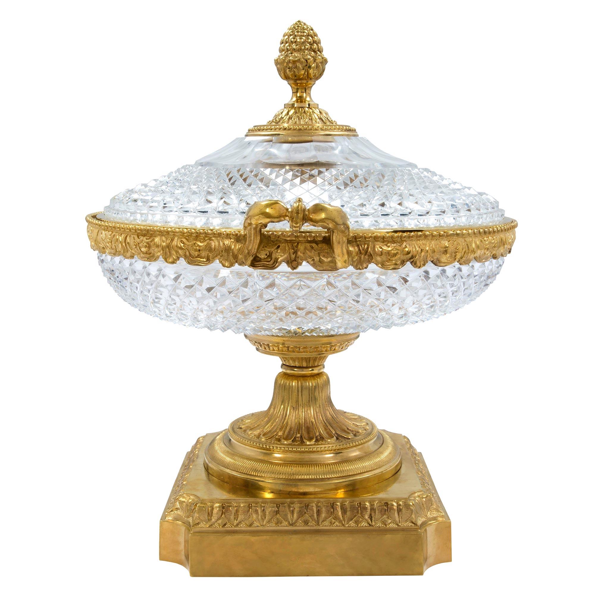 Centre de table français de style Louis XVI du milieu du XIXe siècle en cristal de Baccarat et bronze doré Bon état - En vente à West Palm Beach, FL