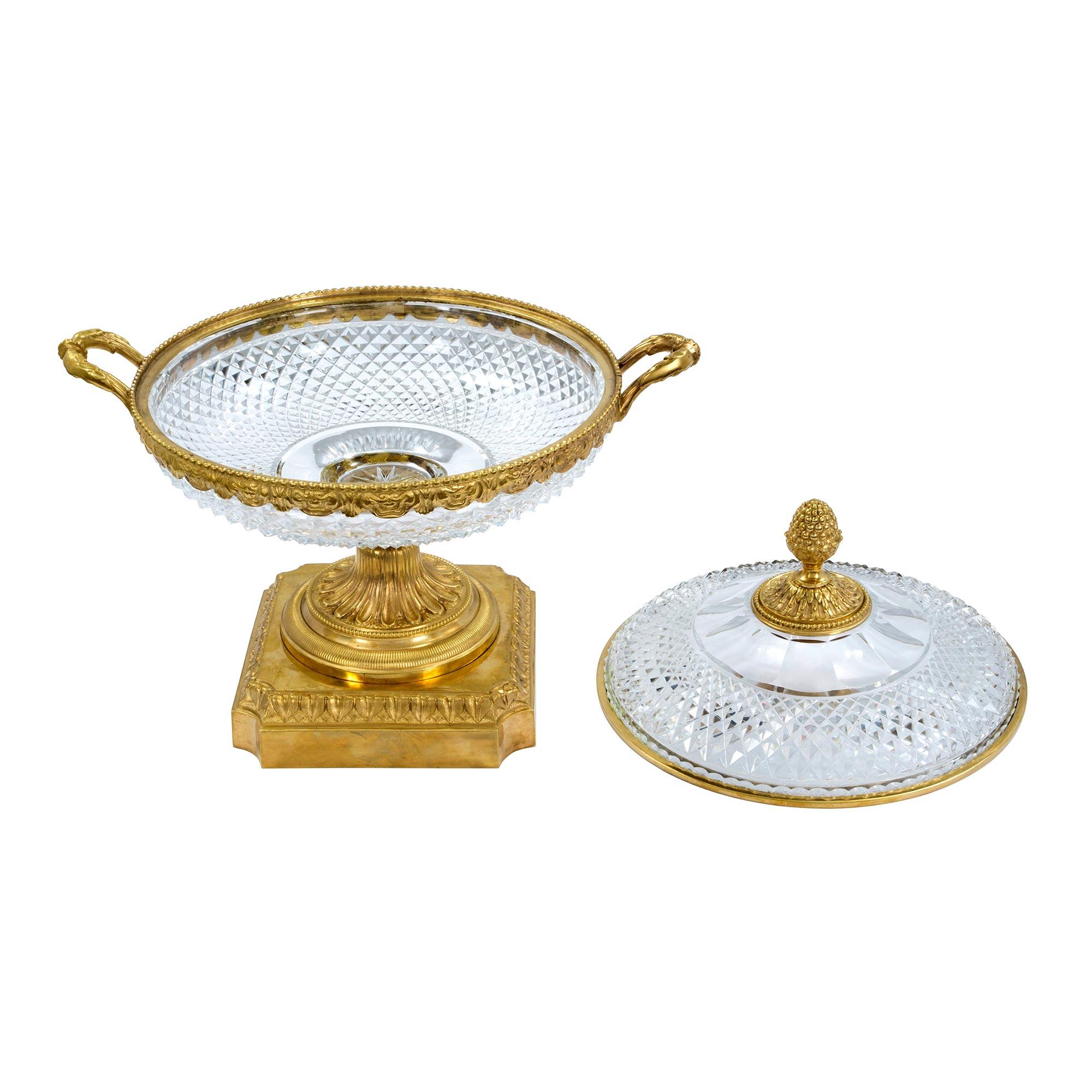 Cristal Centre de table français de style Louis XVI du milieu du XIXe siècle en cristal de Baccarat et bronze doré en vente
