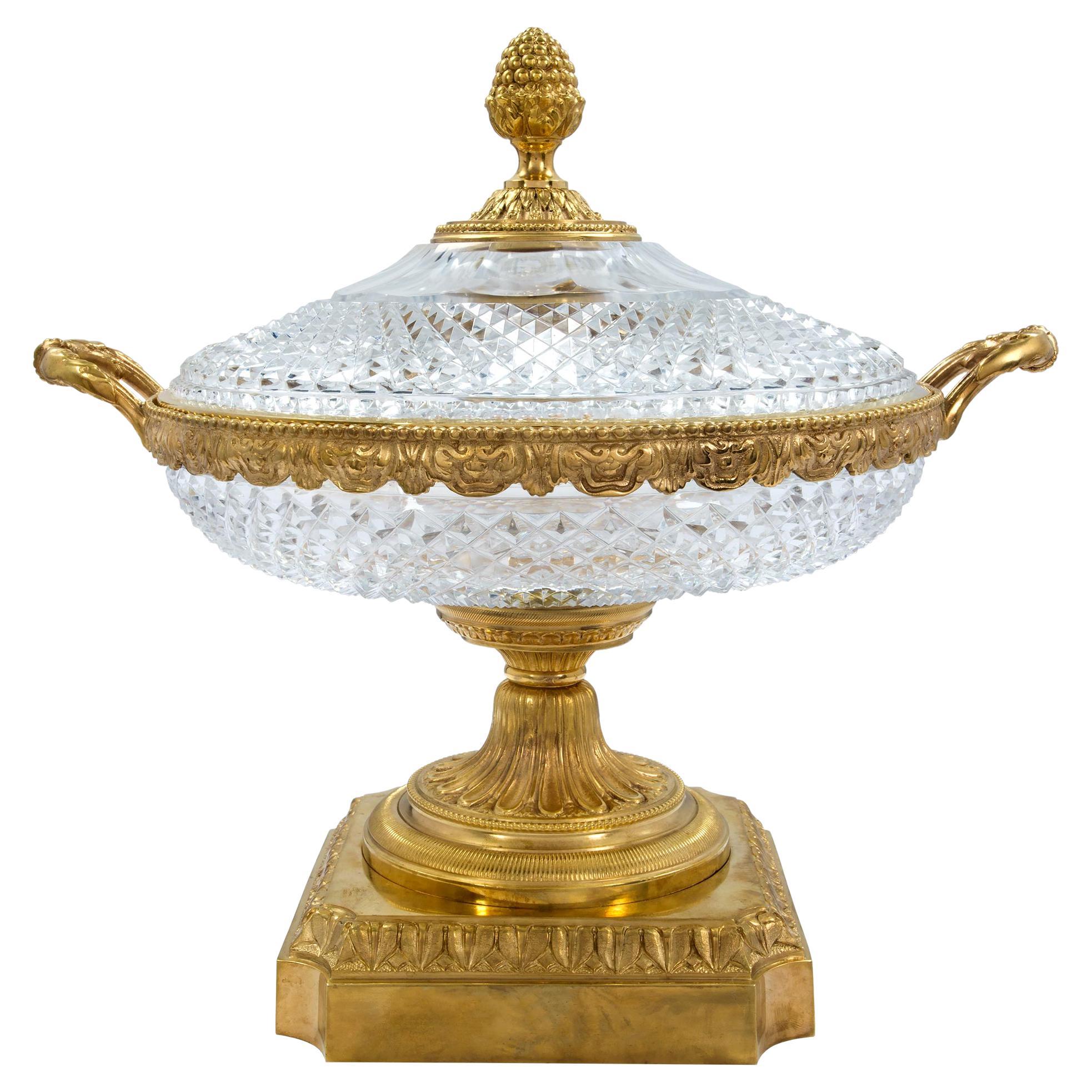 Centre de table français de style Louis XVI du milieu du XIXe siècle en cristal de Baccarat et bronze doré