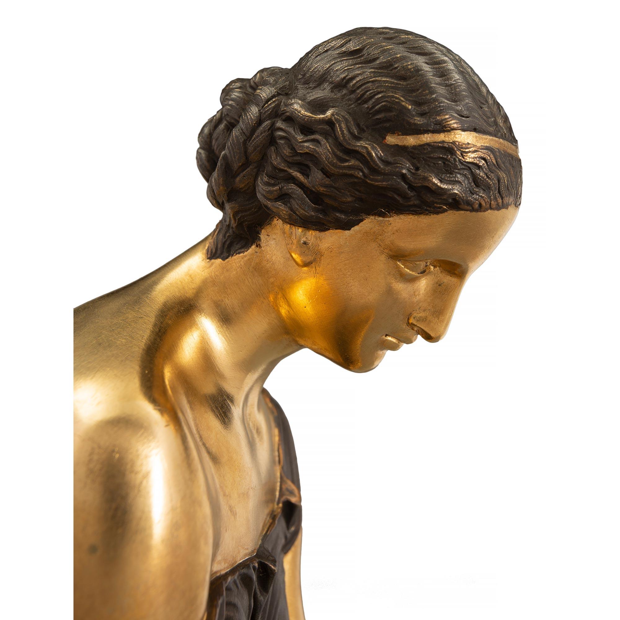 Statue française de style Louis XVI du milieu du XIXe siècle en bronze et bronze doré par Schoenwerck en vente 3