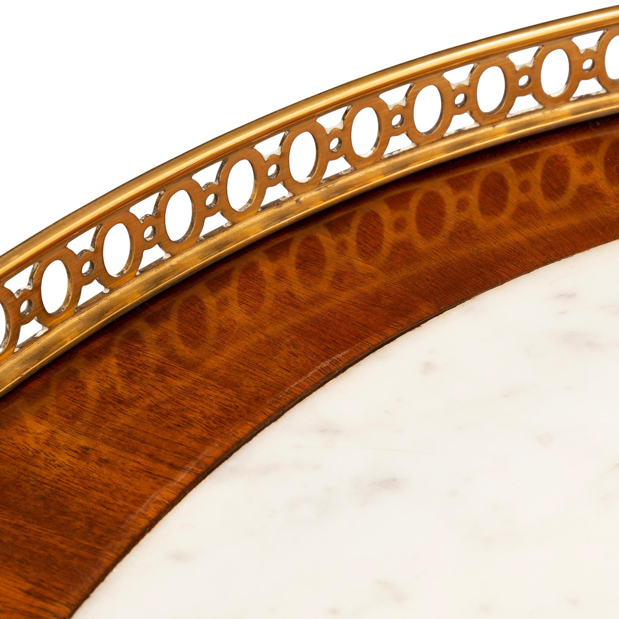 Table à pieds en acajou de style Louis XVI du milieu du XIXe siècle français en vente 2