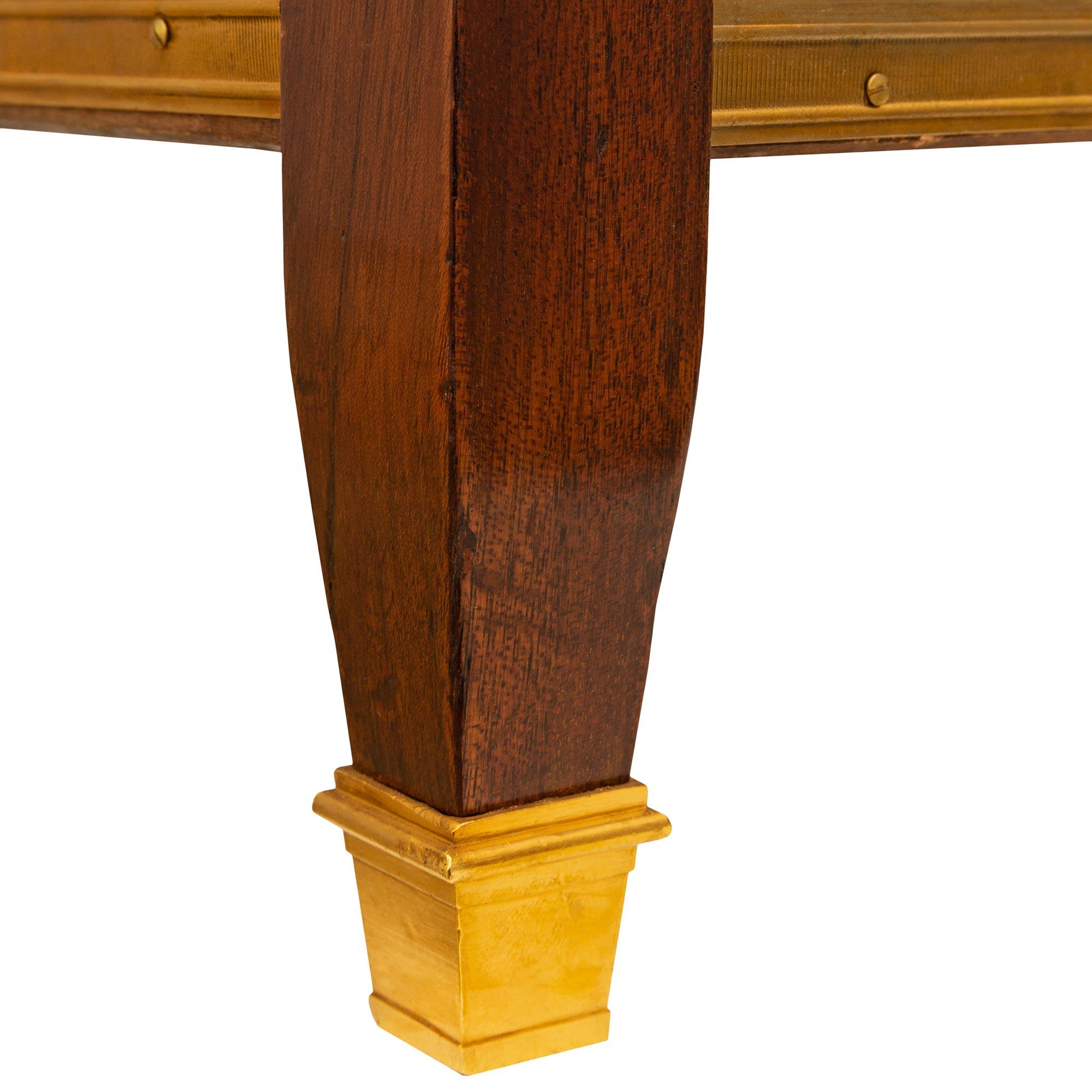 Table basse rectangulaire en acajou de style Louis XVI du milieu du XIXe siècle français en vente 2