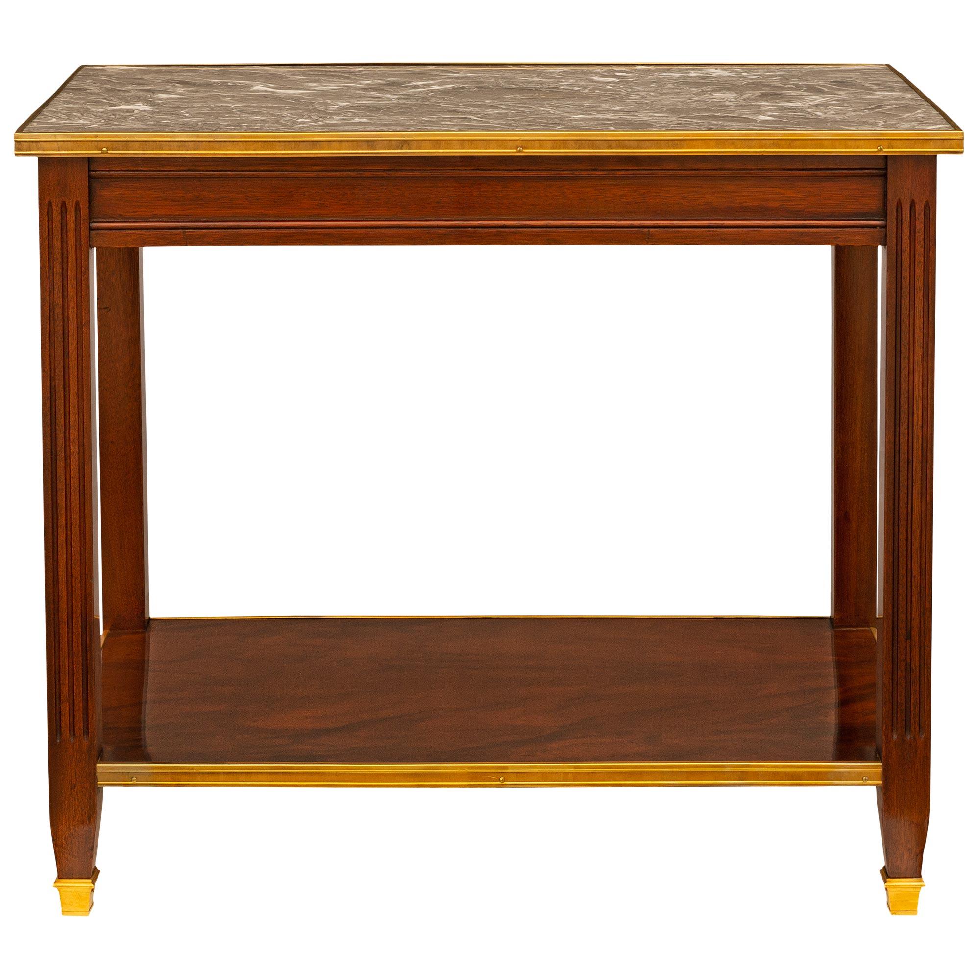 Table basse rectangulaire en acajou de style Louis XVI du milieu du XIXe siècle français en vente 3