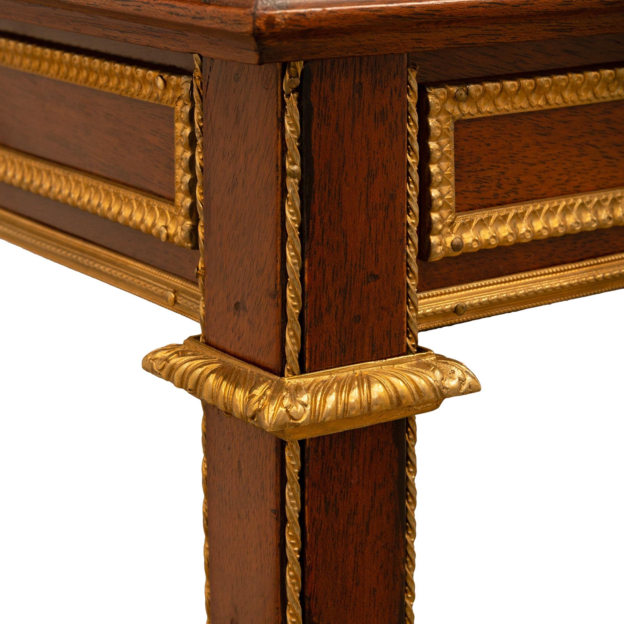 Table d'appoint rectangulaire en acajou de style Louis XVI du milieu du XIXe siècle en vente 1