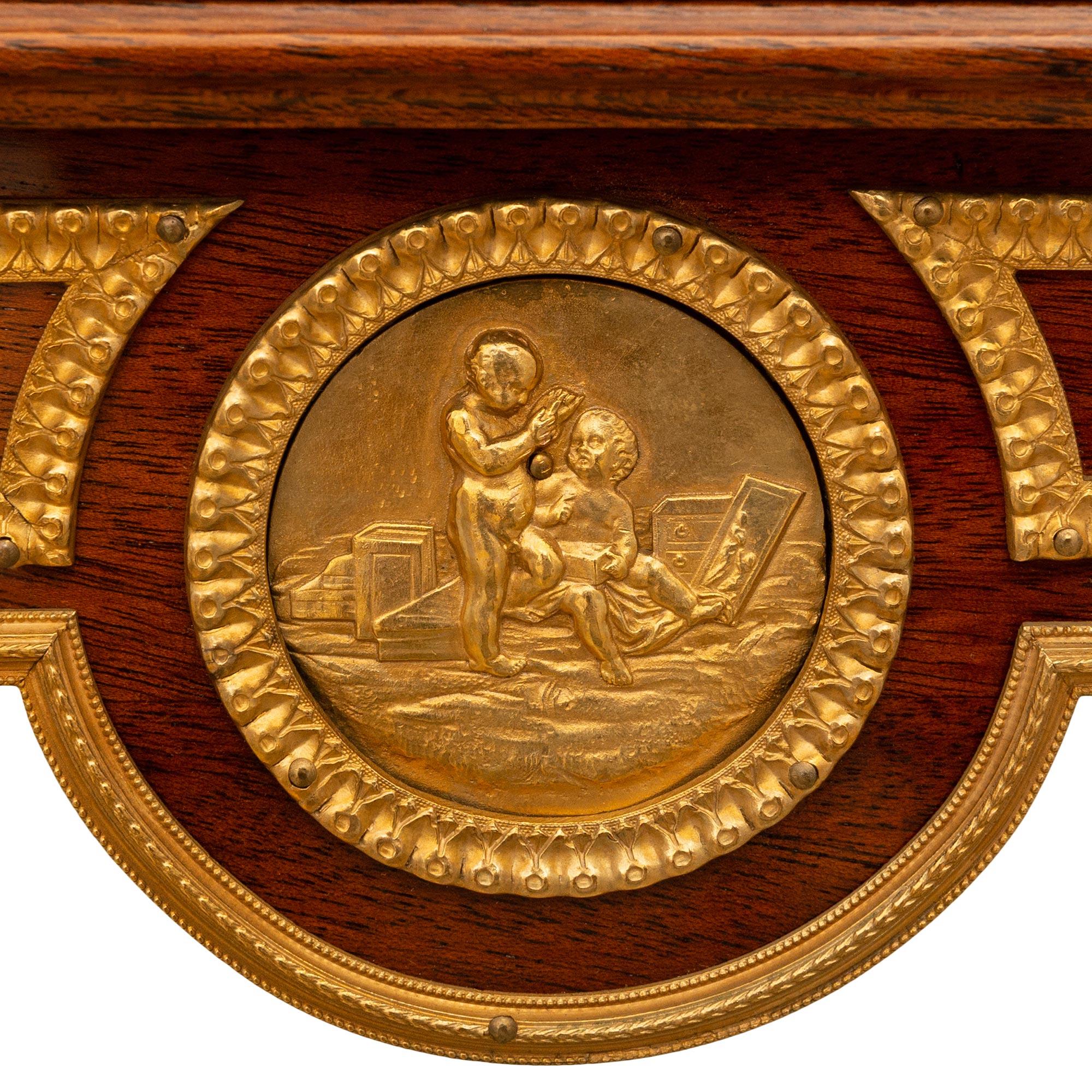 Table d'appoint rectangulaire en acajou de style Louis XVI du milieu du XIXe siècle en vente 2