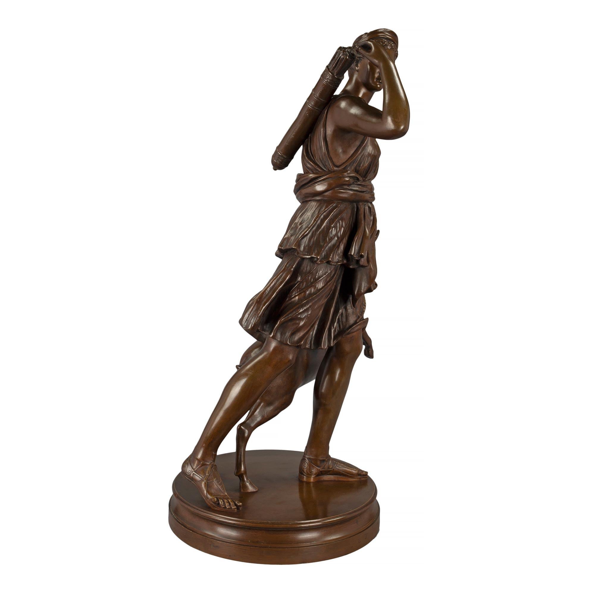 Francese Statua in bronzo patinato francese della metà del XIX secolo in stile Luigi XVI in vendita