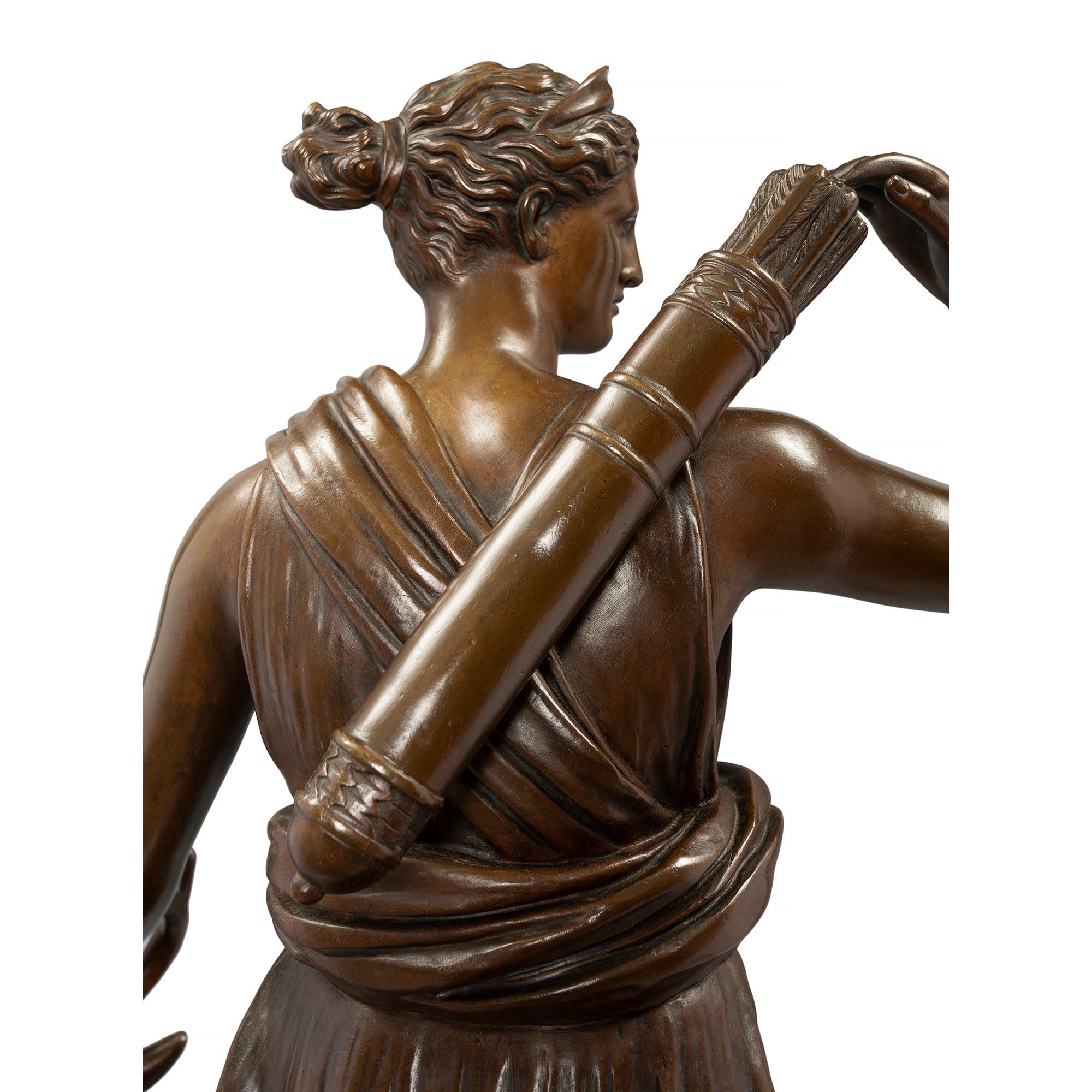 Statua in bronzo patinato francese della metà del XIX secolo in stile Luigi XVI in vendita 2