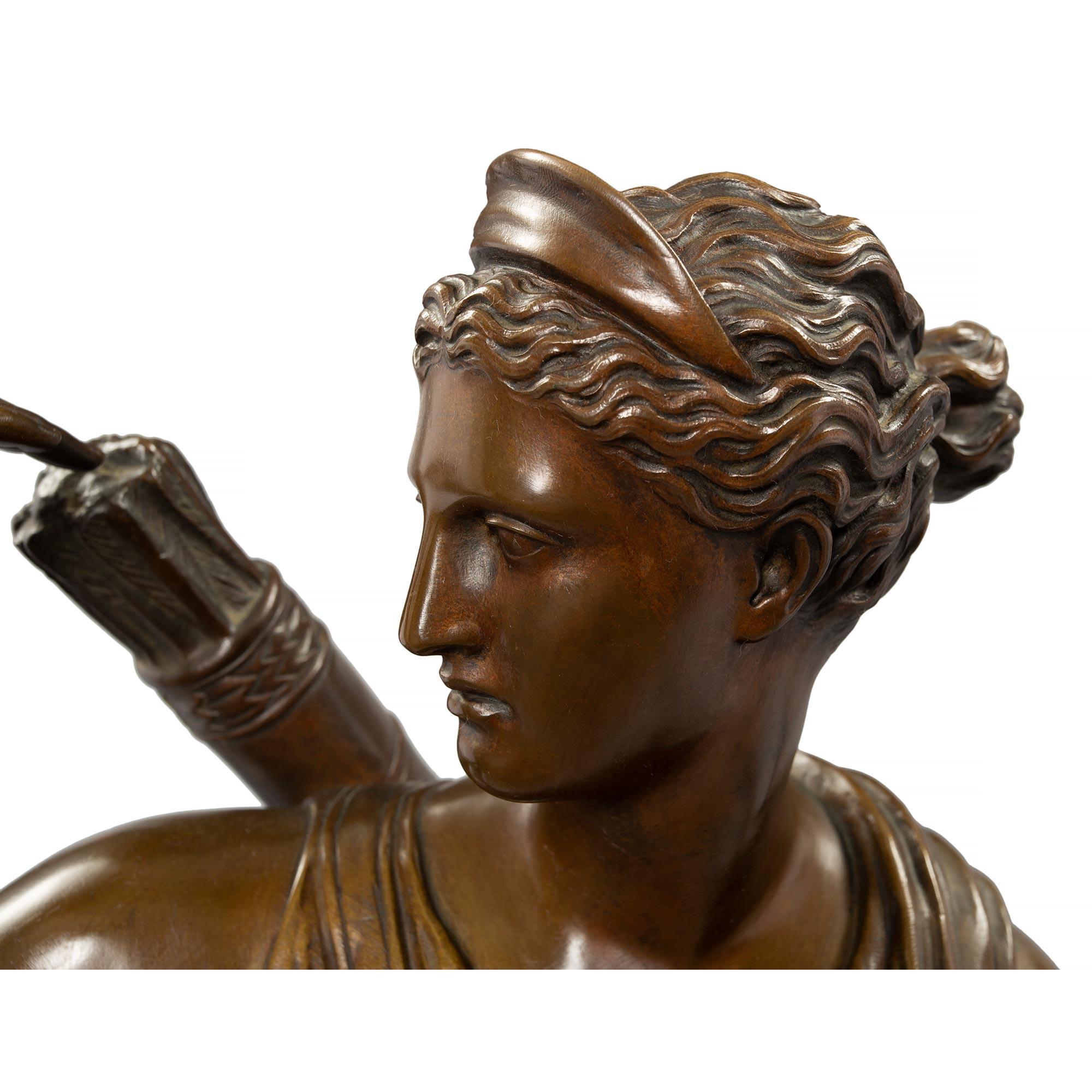 Statua in bronzo patinato francese della metà del XIX secolo in stile Luigi XVI in vendita 1