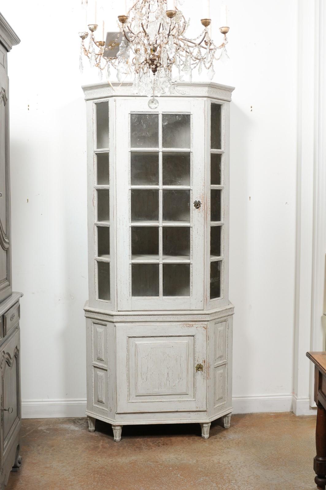 Französische zweiteilige Vitrine im Louis-XVI-Stil aus der Mitte des 19. Jahrhunderts mit Originallackierung im Angebot 8