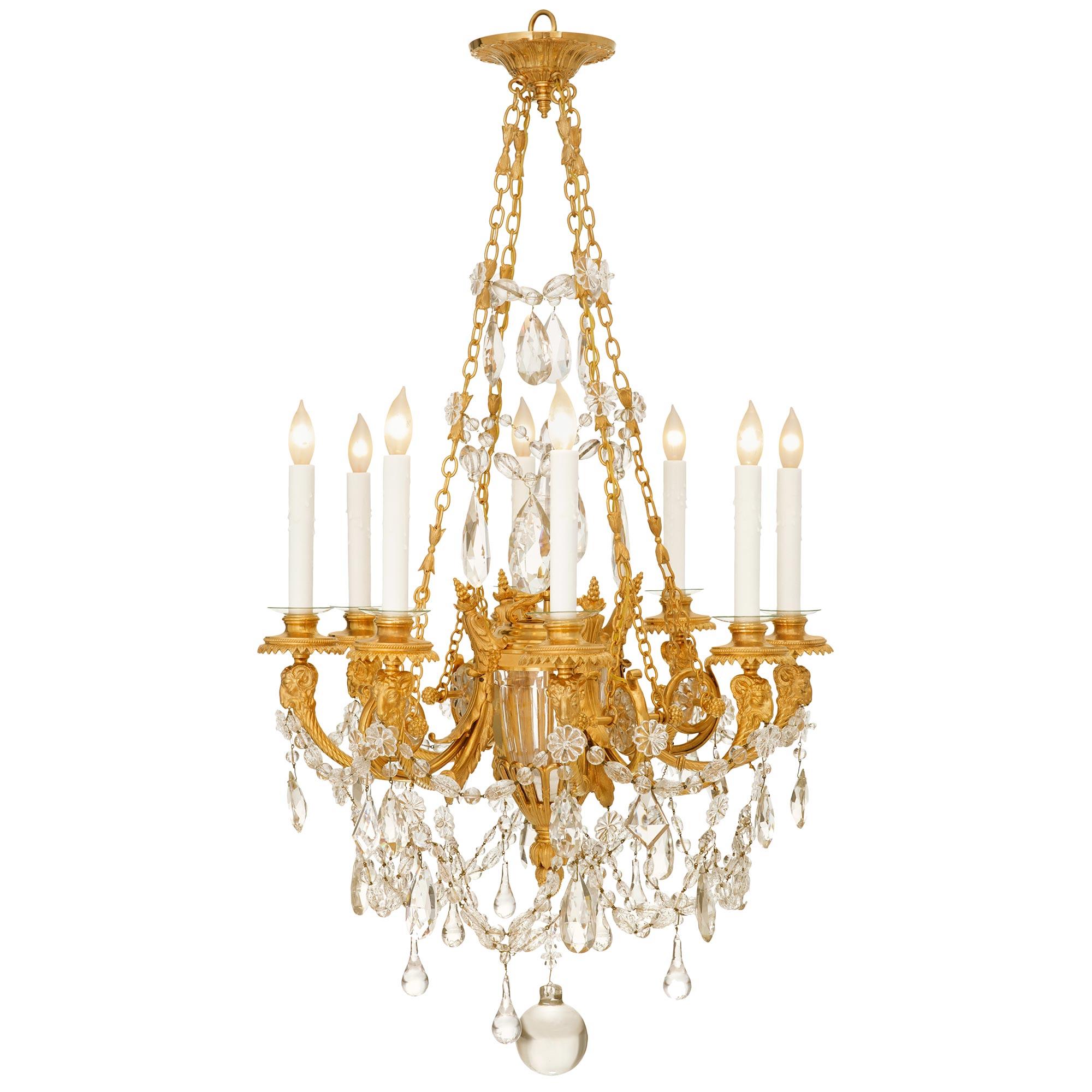 Luigi XVI Lampadario francese della metà del XIX secolo in Ormolu, Baccarat e cristallo di rocca in vendita