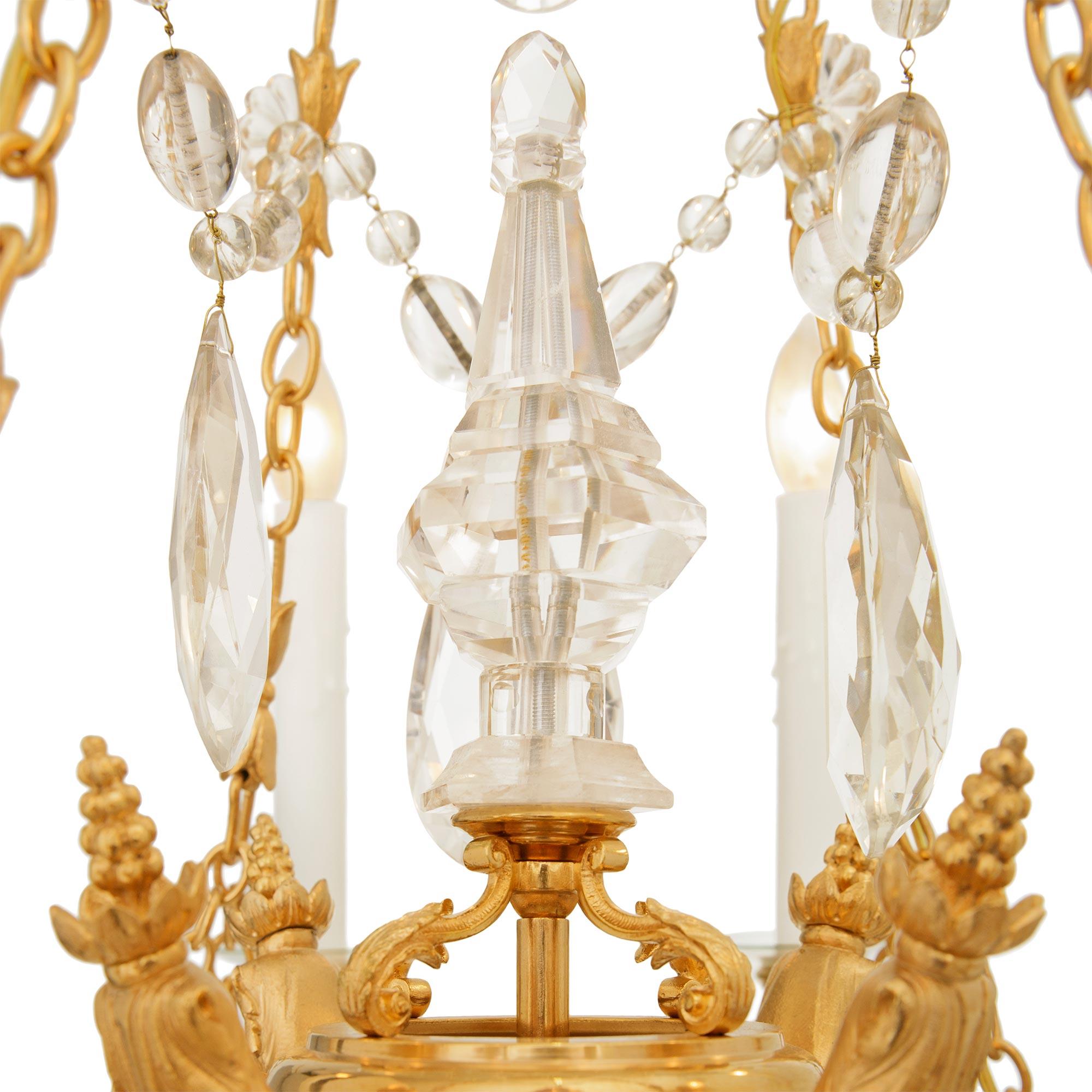 Cristallo Lampadario francese della metà del XIX secolo in Ormolu, Baccarat e cristallo di rocca in vendita