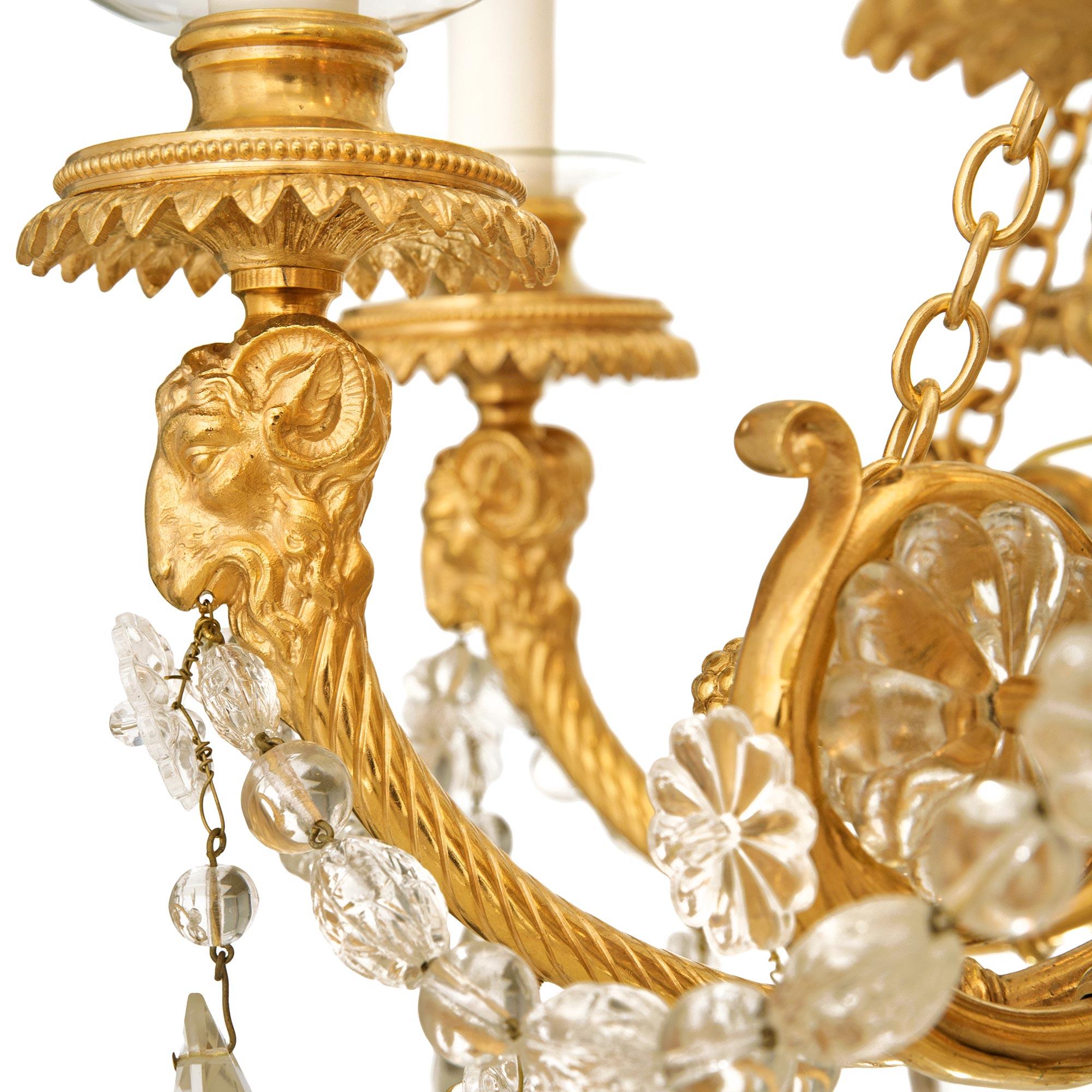 Lampadario francese della metà del XIX secolo in Ormolu, Baccarat e cristallo di rocca in vendita 2