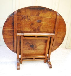 French  Mid 19th Century Oval Walnut Vendange Table with Tilting Mechanism