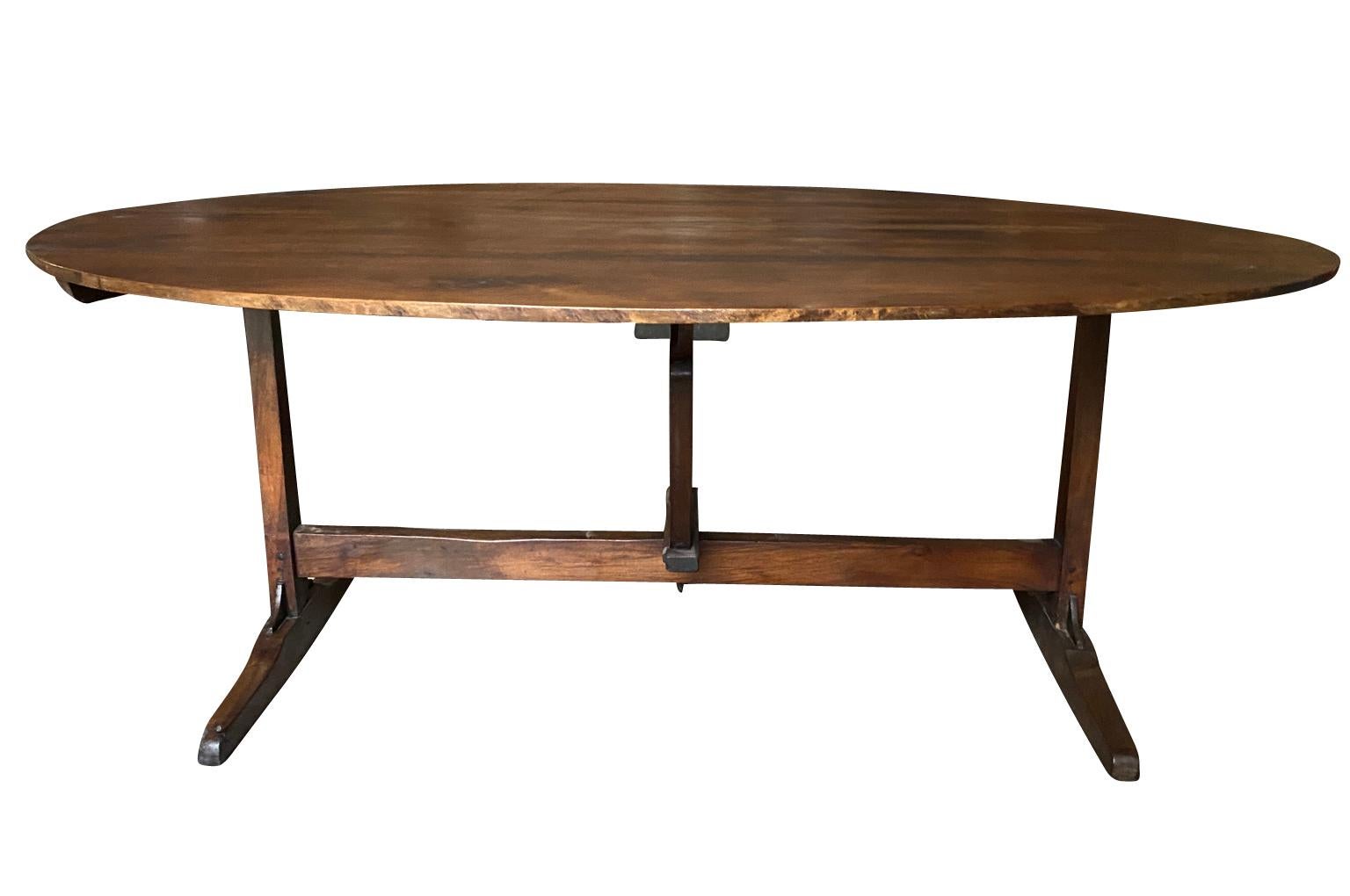 French Mid-19th Century Oval Wine Tasting Table In Good Condition For Sale In Atlanta, GA
