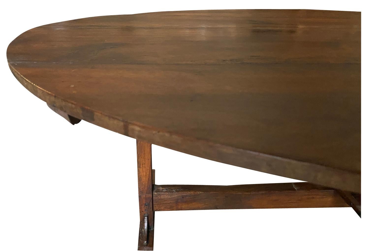French Mid-19th Century Oval Wine Tasting Table For Sale 3