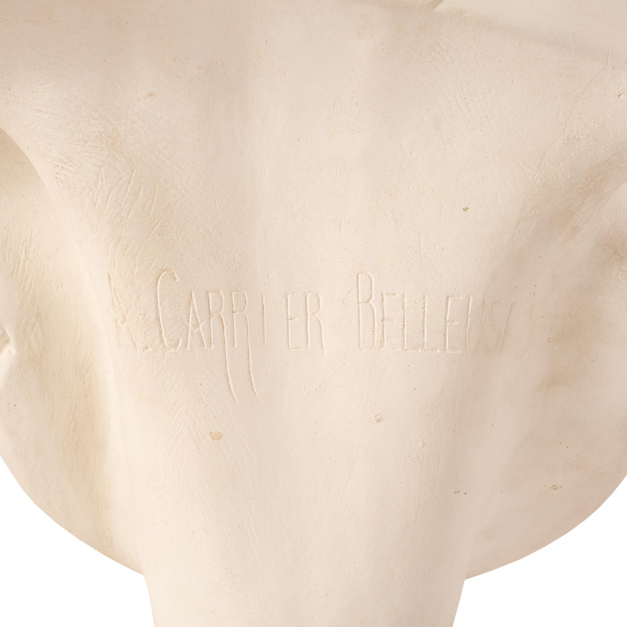 Buste d'une jeune femme en plâtre français du milieu du XIXe siècle en vente 2