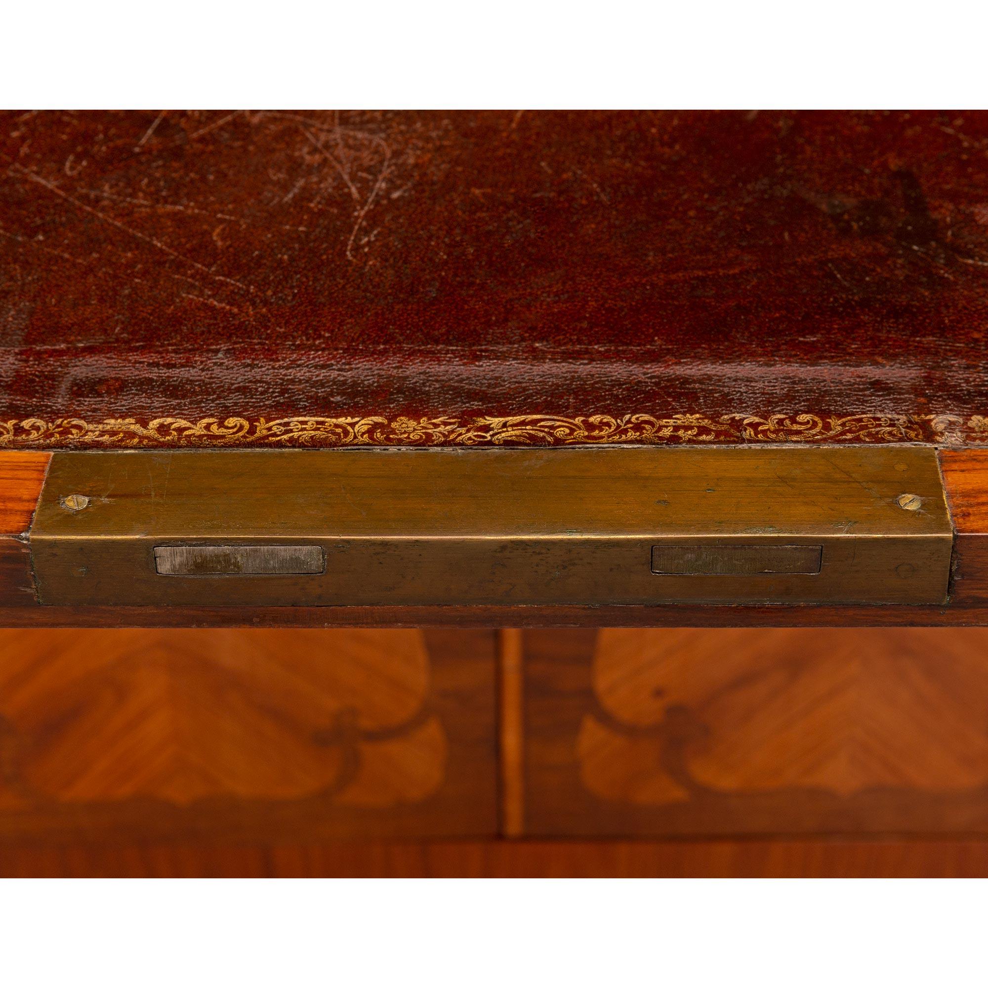 Secrétaire français de style transition du milieu du 19e siècle en bois de violette, marbre et bronze doré en vente 6