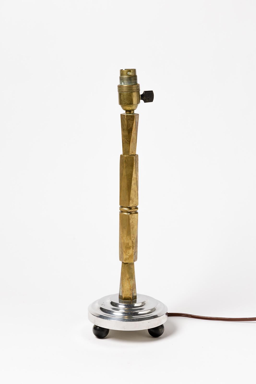 French 20th mid-century table lamp.

Art decorative golden brass and metal lamp,

circa 1930, in the style of Jules Leleu, Edgar Brandt, Ruhlmann etc..

Original perfect conditions

Electric system is ok

Sold without
