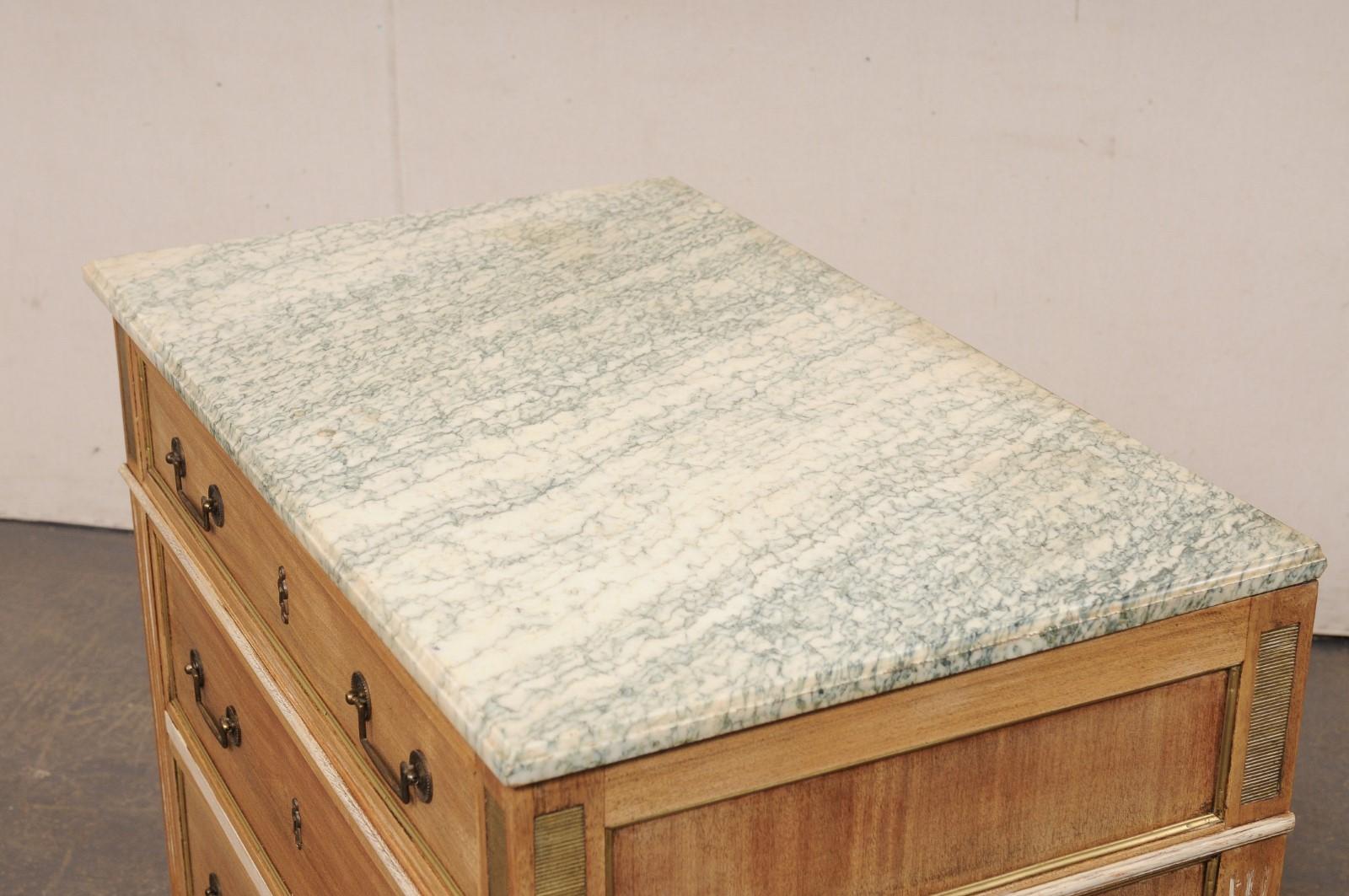 Cassapanca francese della metà del 20° secolo con piano in marmo colorato in modo unico (Greene & Greene) in vendita 4
