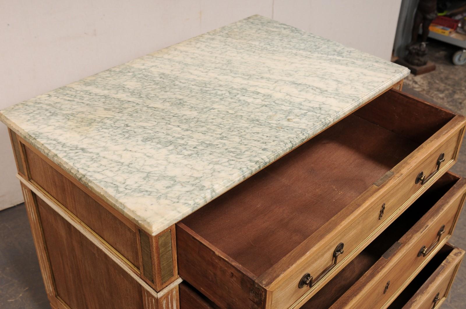 Cassapanca francese della metà del 20° secolo con piano in marmo colorato in modo unico (Greene & Greene) In condizioni buone in vendita a Atlanta, GA