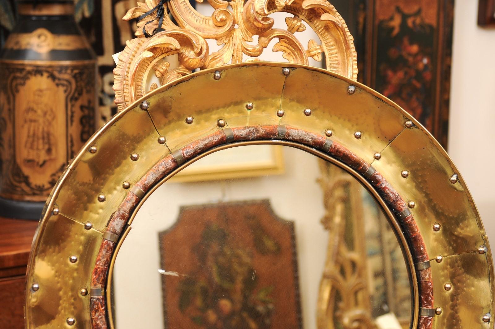 French mid 20th Century Miroir rond en laiton avec rivets en vente 1