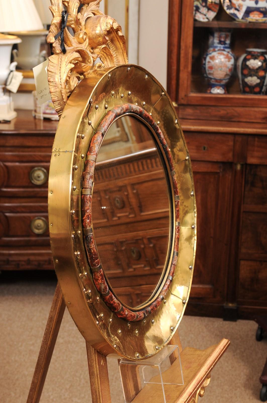 French mid 20th Century Miroir rond en laiton avec rivets en vente 2
