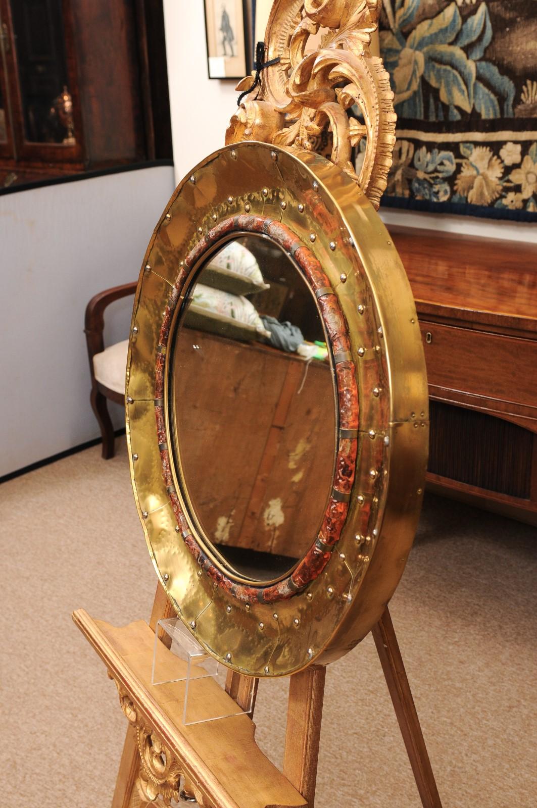 French mid 20th Century Miroir rond en laiton avec rivets en vente 3