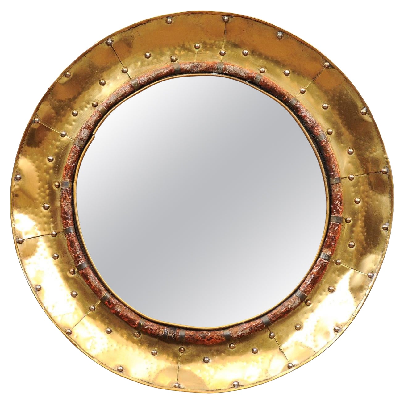French mid 20th Century Miroir rond en laiton avec rivets en vente