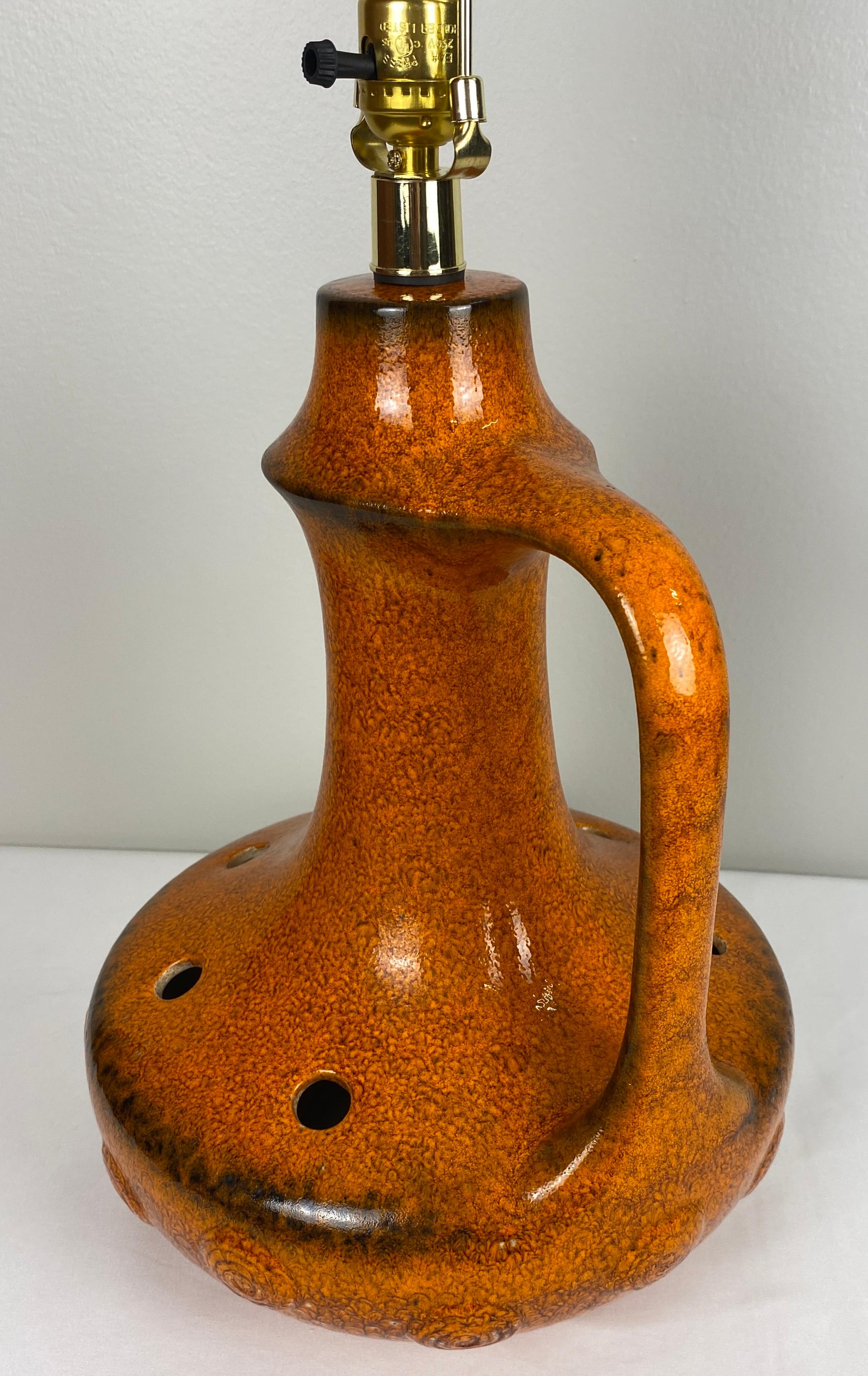 Lampe de table en céramique du milieu du 20e siècle, orange Bon état - En vente à Miami, FL
