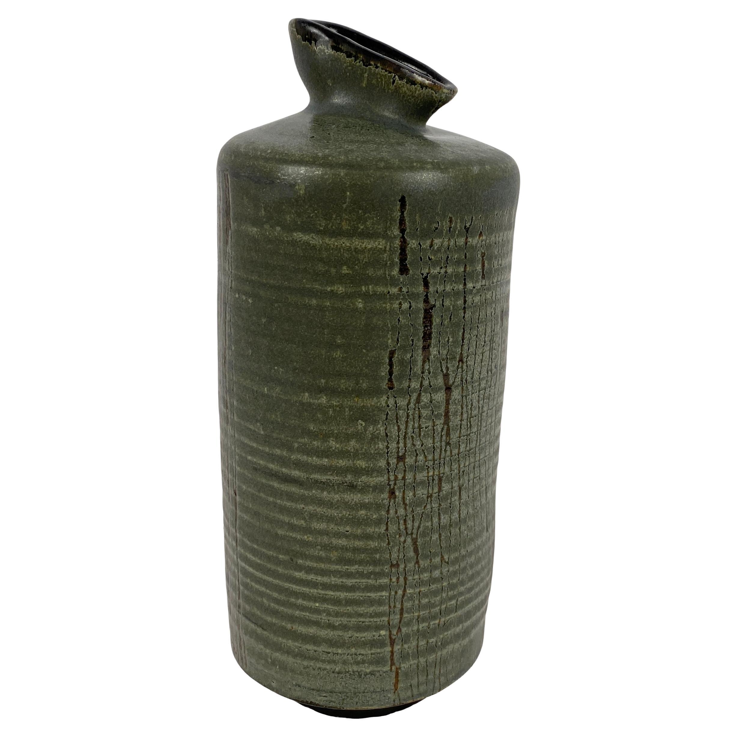 Vaso in ceramica francese della metà del XX secolo, Vaso in ceramica color verde oliva