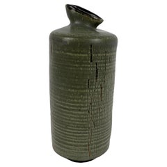 Vaso in ceramica francese della metà del XX secolo, Vaso in ceramica color verde oliva