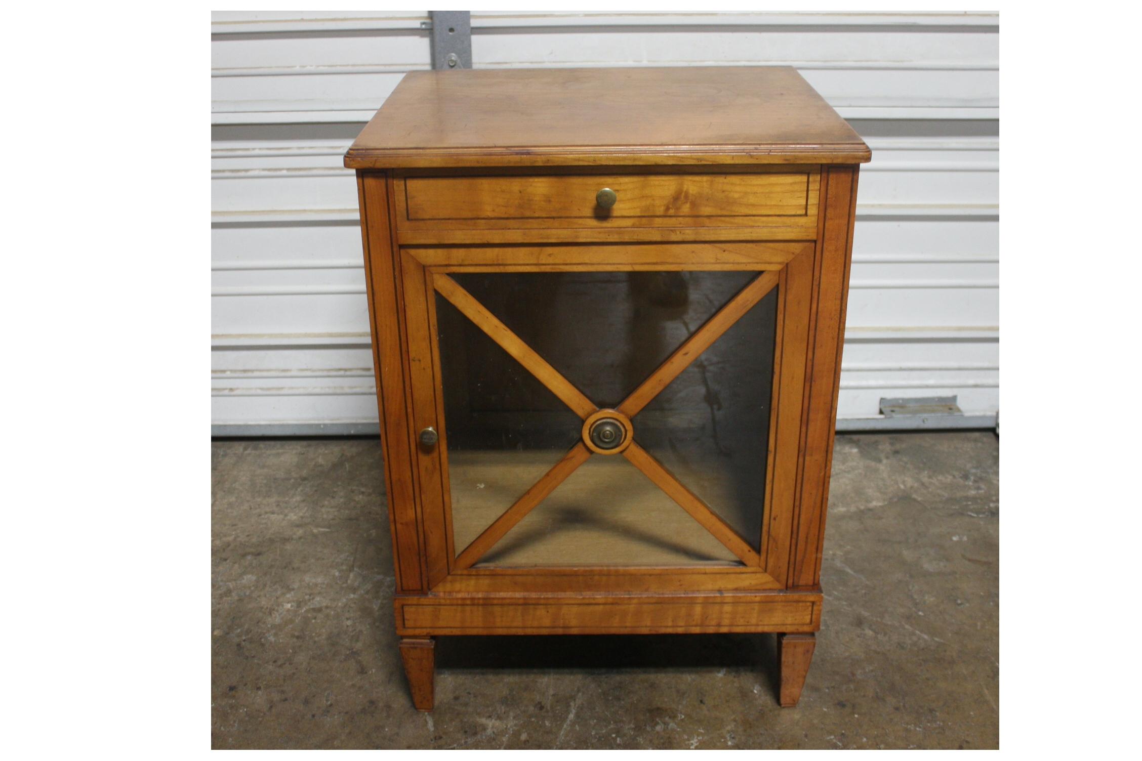 Very interesting, small cabinet with inlay and brass. Elegant with a lot of character.
