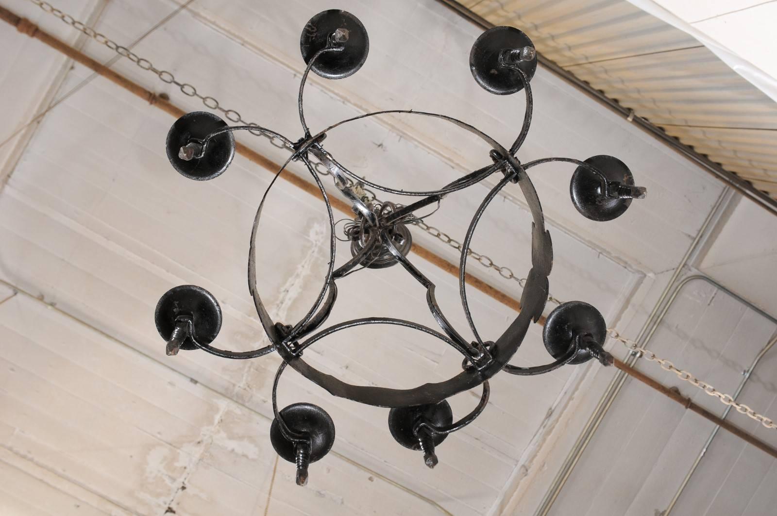 French Mid-20th Century Iron Ring Chandelier with Eight Torch-Shaped Lights For Sale 3