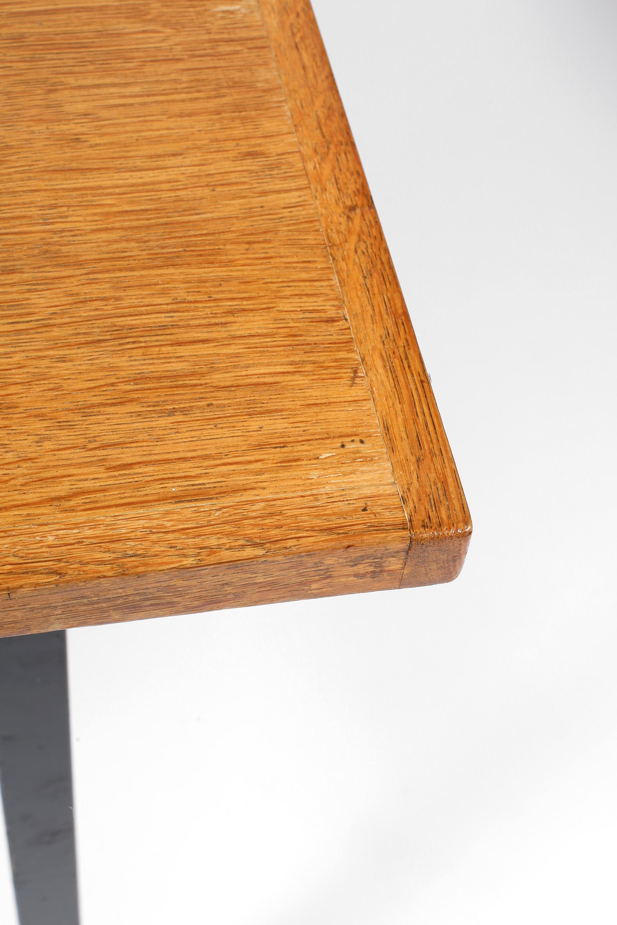 Französisch Mitte des 20. Jahrhunderts Modernist Eiche Schreibtisch im Angebot 6