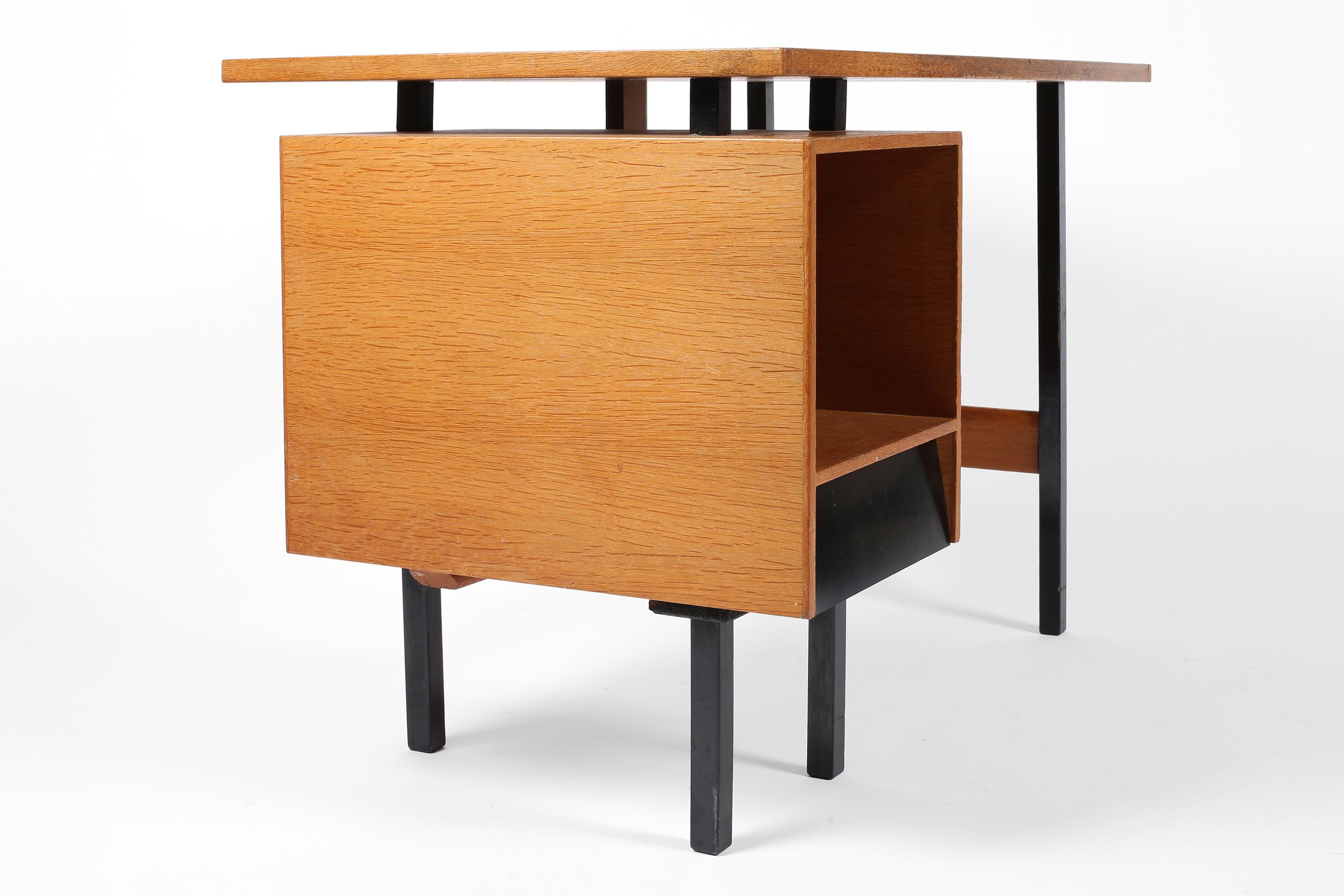 Französisch Mitte des 20. Jahrhunderts Modernist Eiche Schreibtisch im Angebot 9