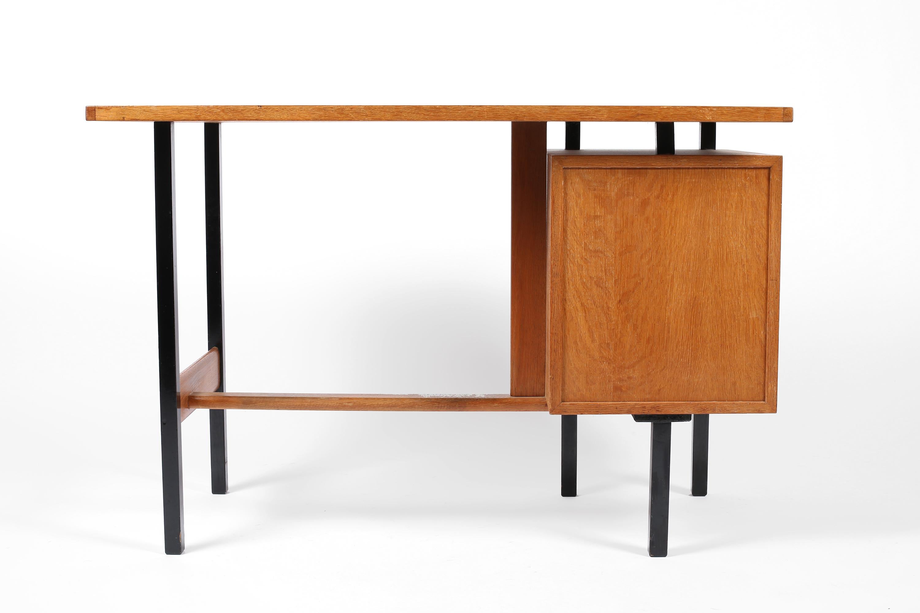 Französisch Mitte des 20. Jahrhunderts Modernist Eiche Schreibtisch im Angebot 11