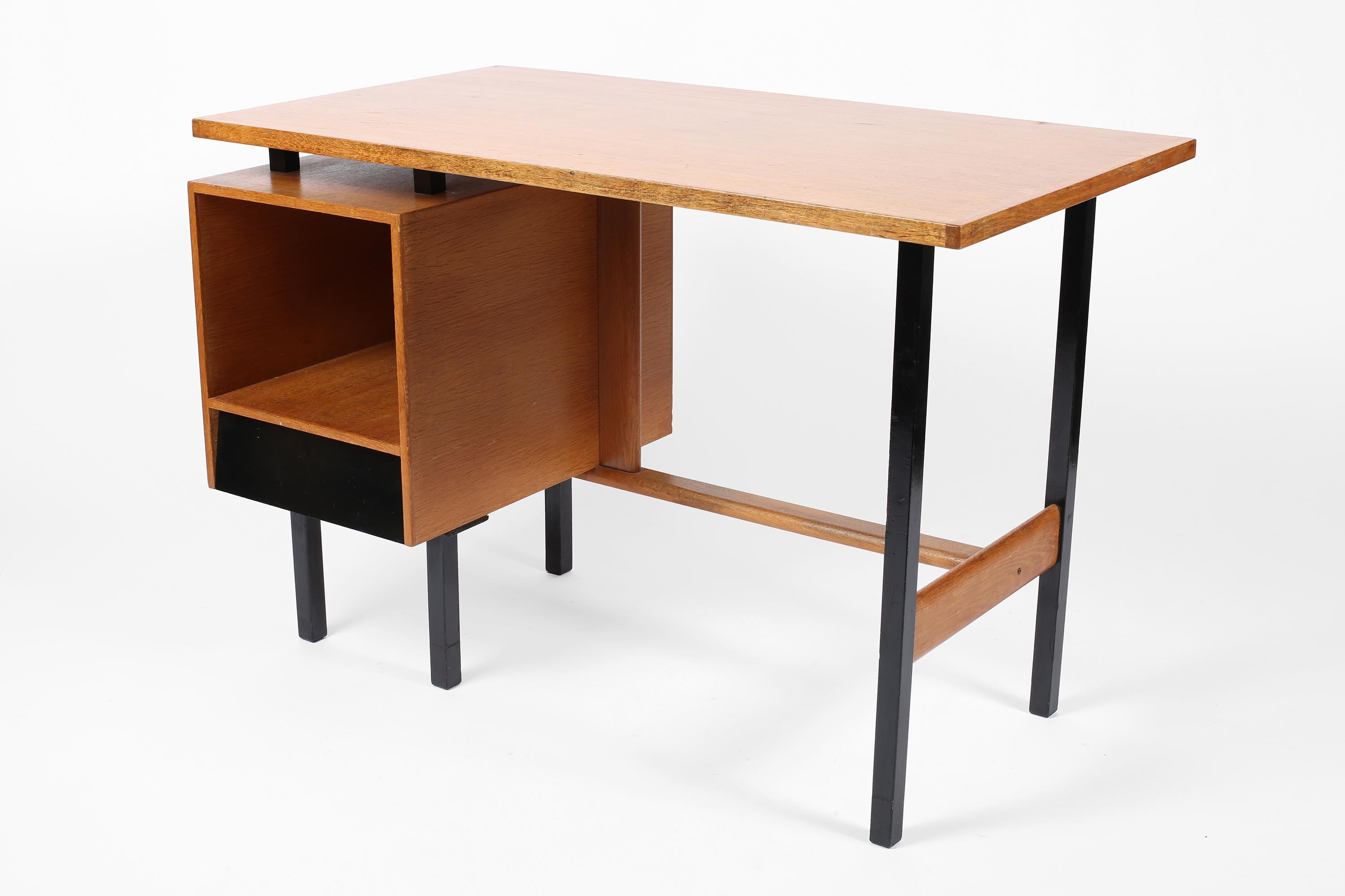 Französisch Mitte des 20. Jahrhunderts Modernist Eiche Schreibtisch im Angebot 13