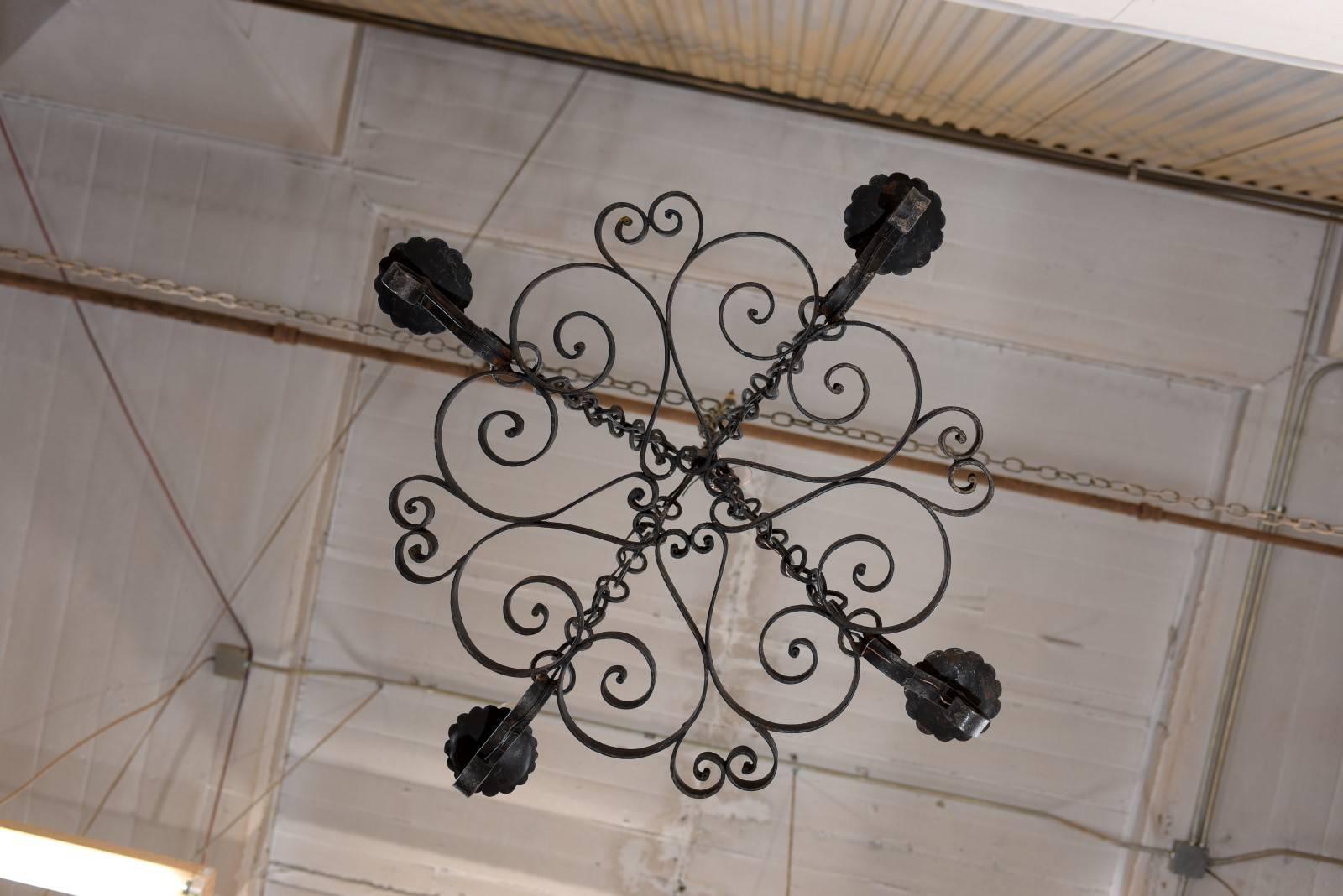 French Mid-20th Century Nicely Scrolled Four-Light Black Iron Chandelier For Sale 3