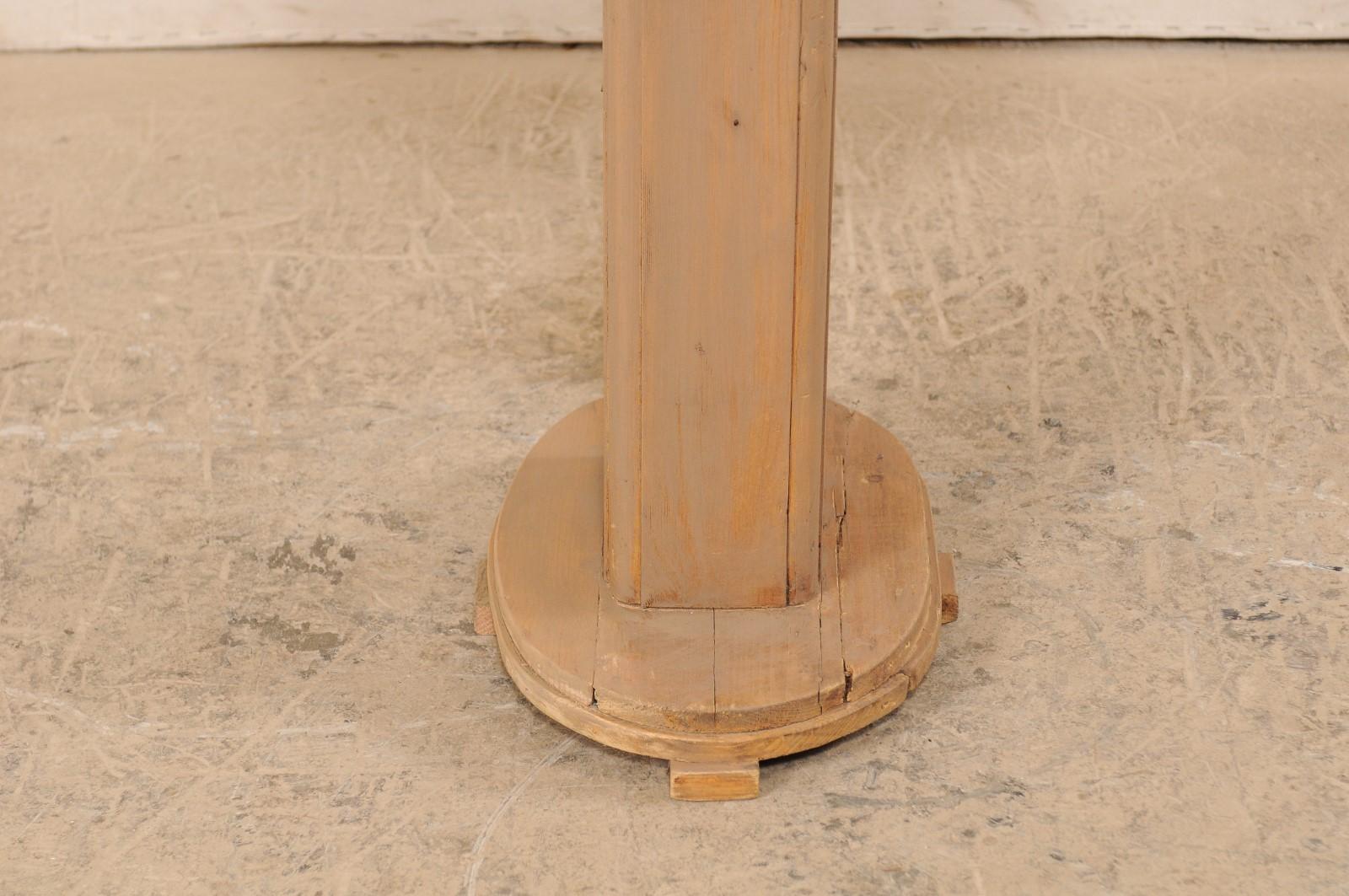 Ovaler Sockeltisch aus bemaltem Holz mit Ovalplatte aus der Mitte des 20. Jahrhunderts im Angebot 6