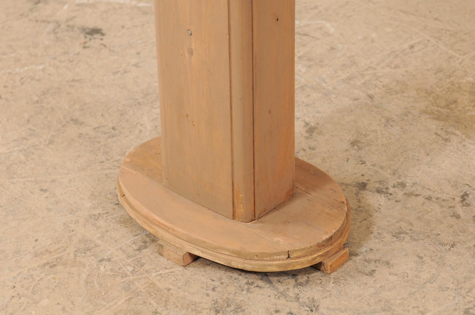 Ovaler Sockeltisch aus bemaltem Holz mit Ovalplatte aus der Mitte des 20. Jahrhunderts im Angebot 4