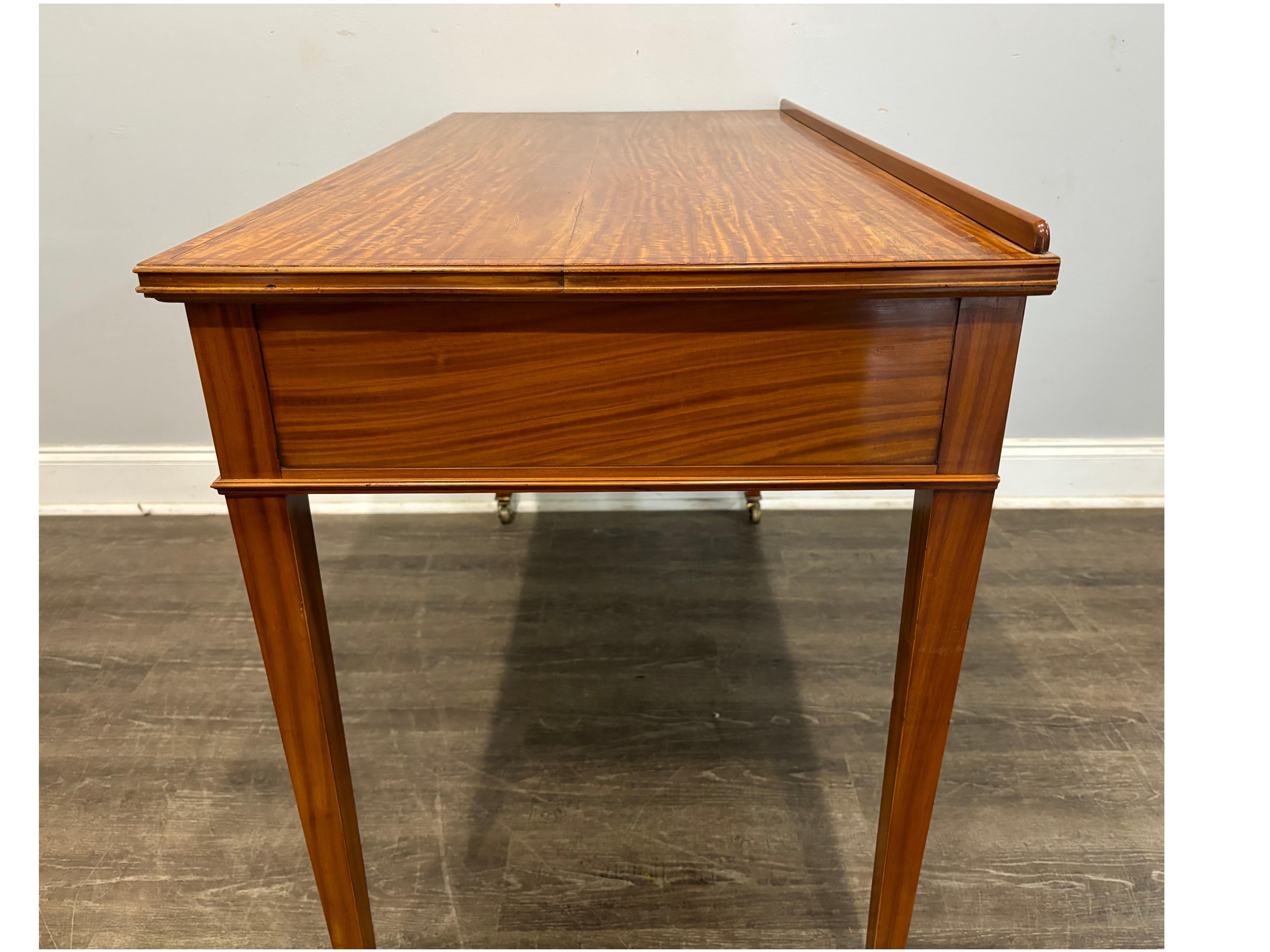 French Mid-20th Century Writing Table For Sale 3