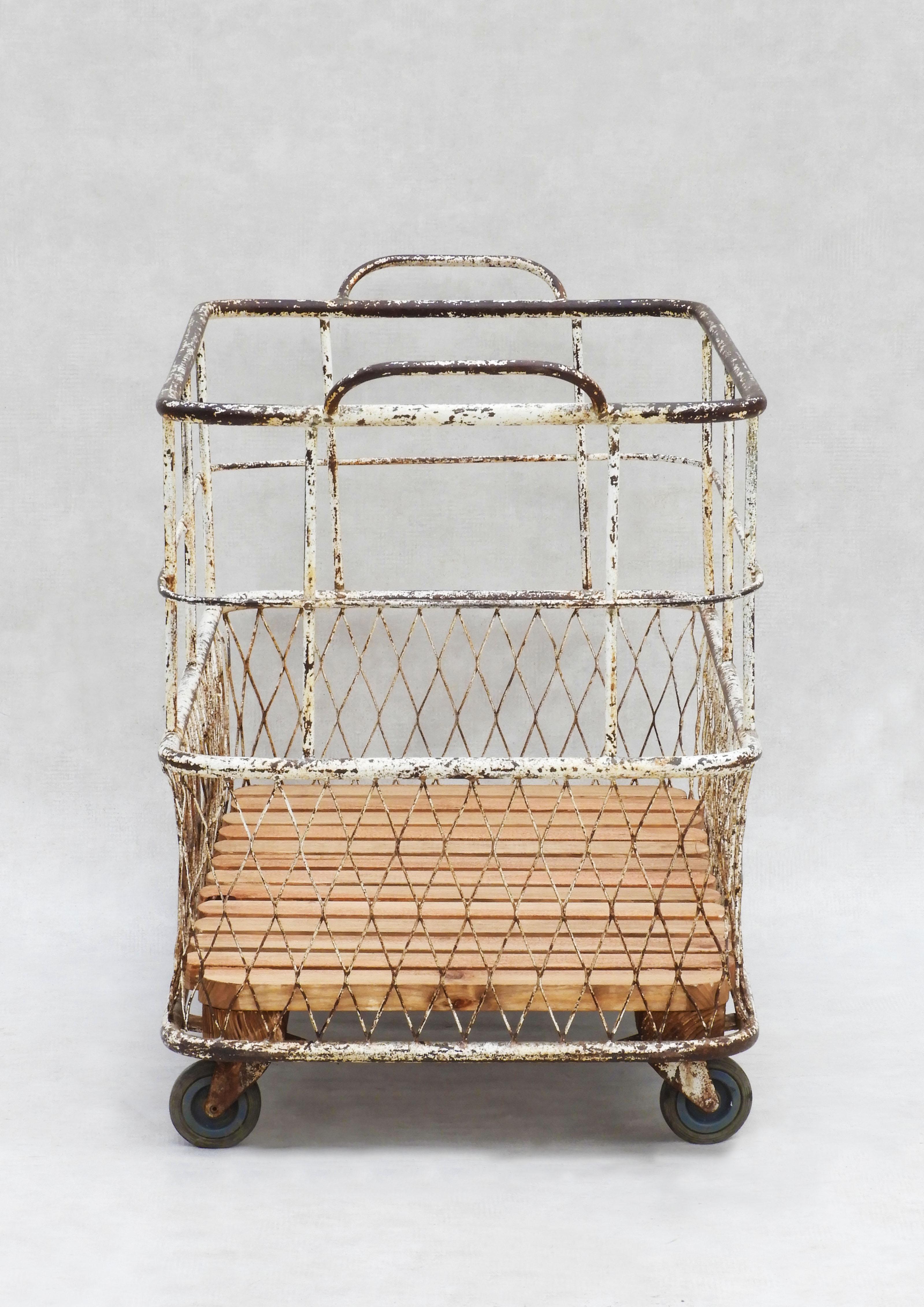 French Mid Century Industrial Boulangerie Trolley Basket Cart C1950 In Fair Condition For Sale In Trensacq, FR