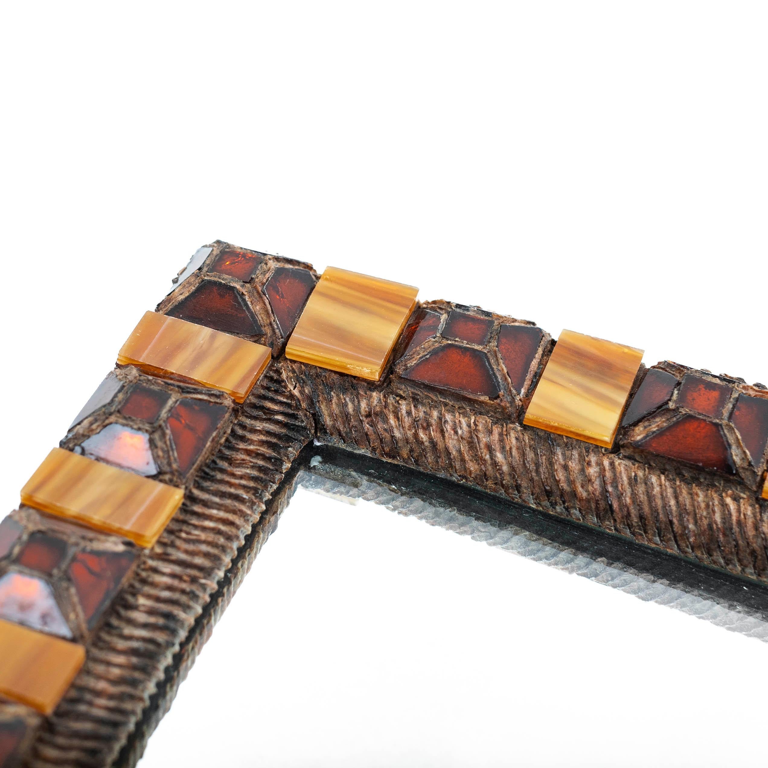 Fait main Miroir en résine et verre mosaïque dans le style de Line Vautrin années 1960 en vente