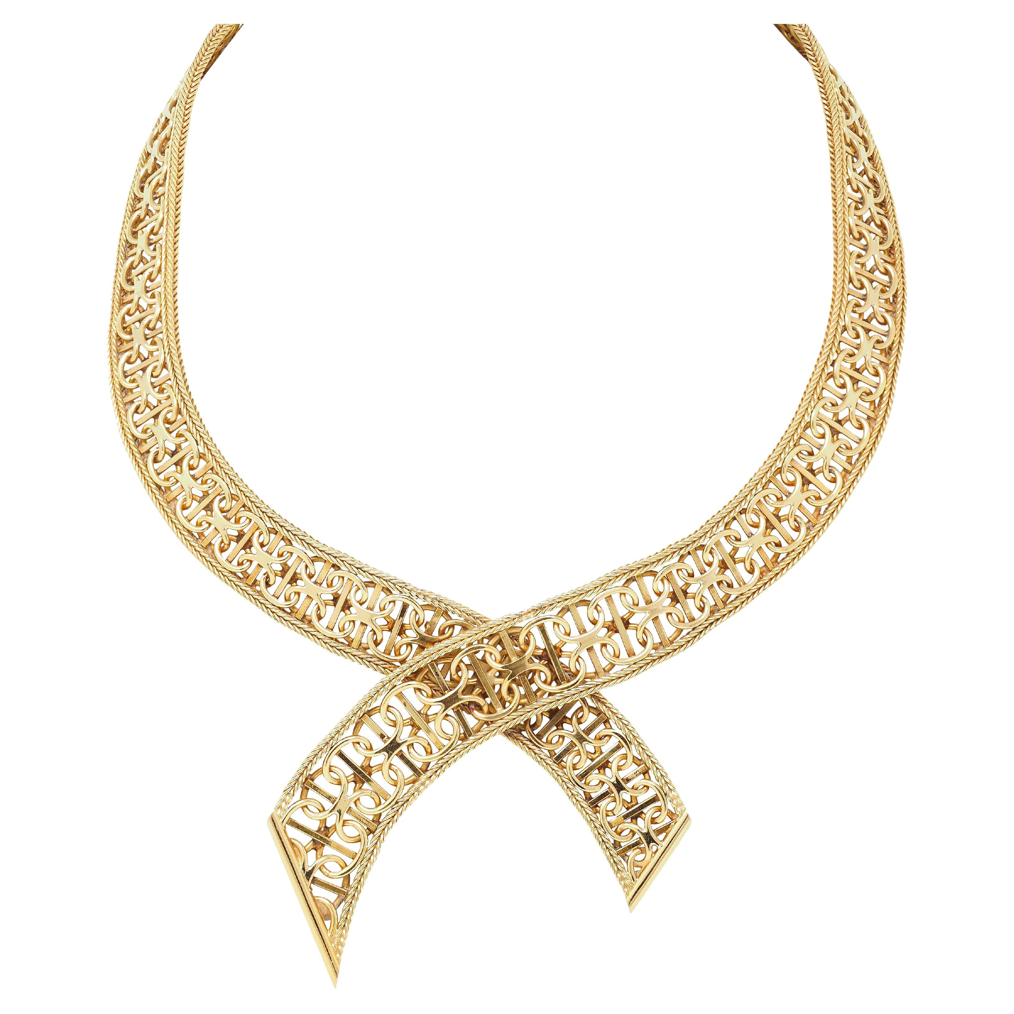 Französische Mid-Century-Halskette aus 18 Karat Gelbgold mit gewebtem Band und Vintage-Kragen im Angebot