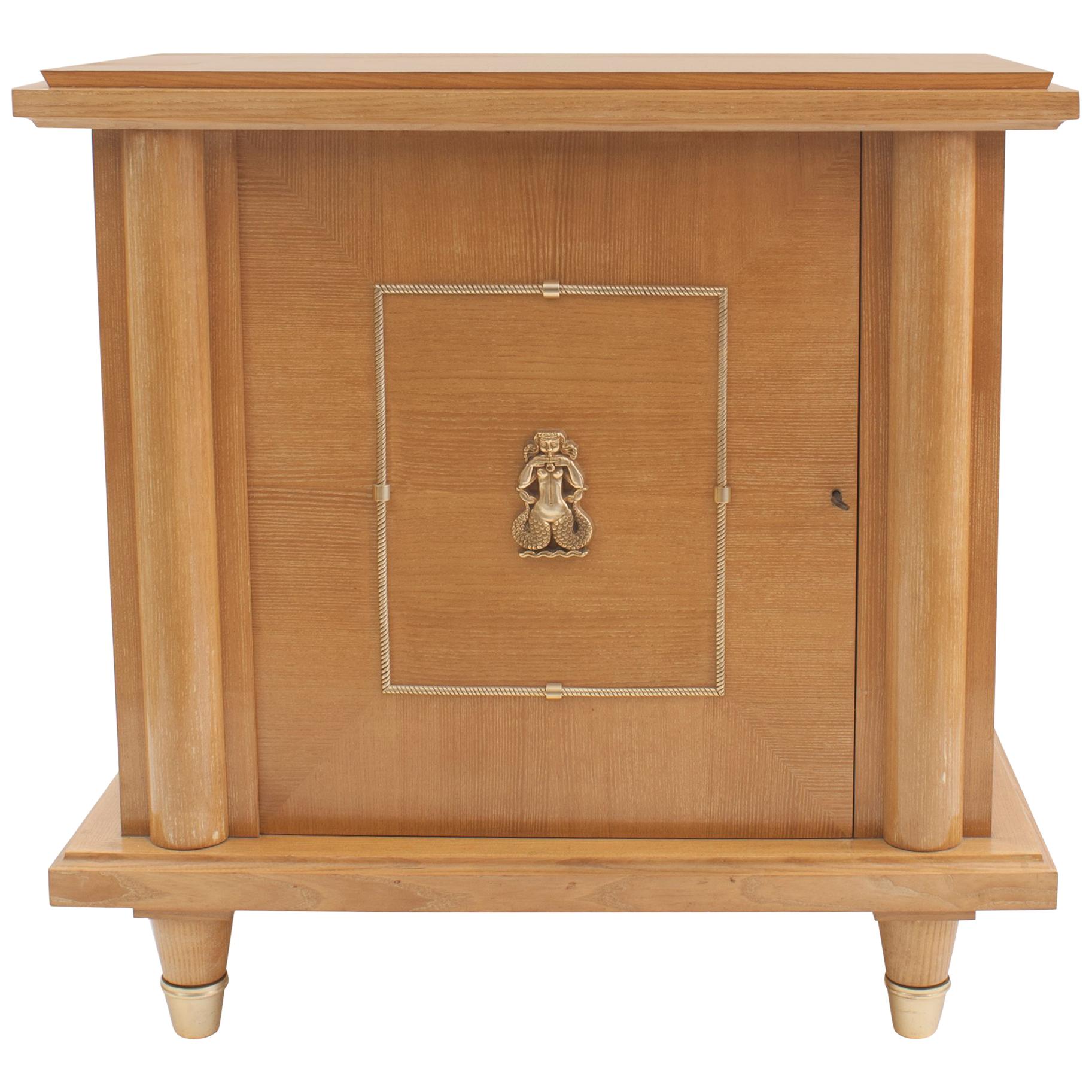 Französische Kommode aus Bergahornholz aus der Mitte des Jahrhunderts, Maison Mercier Freres zugeschrieben im Angebot