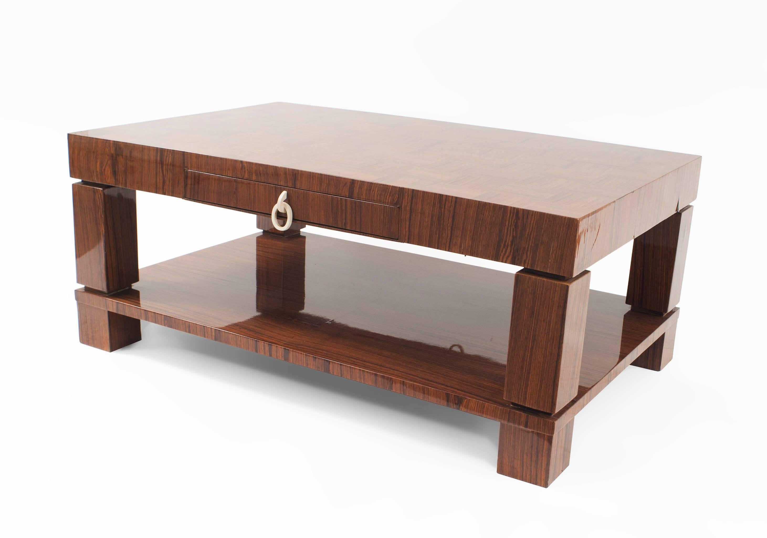 Mid-Century Modern Table basse française du milieu du siècle en bois de rose incrusté en vente